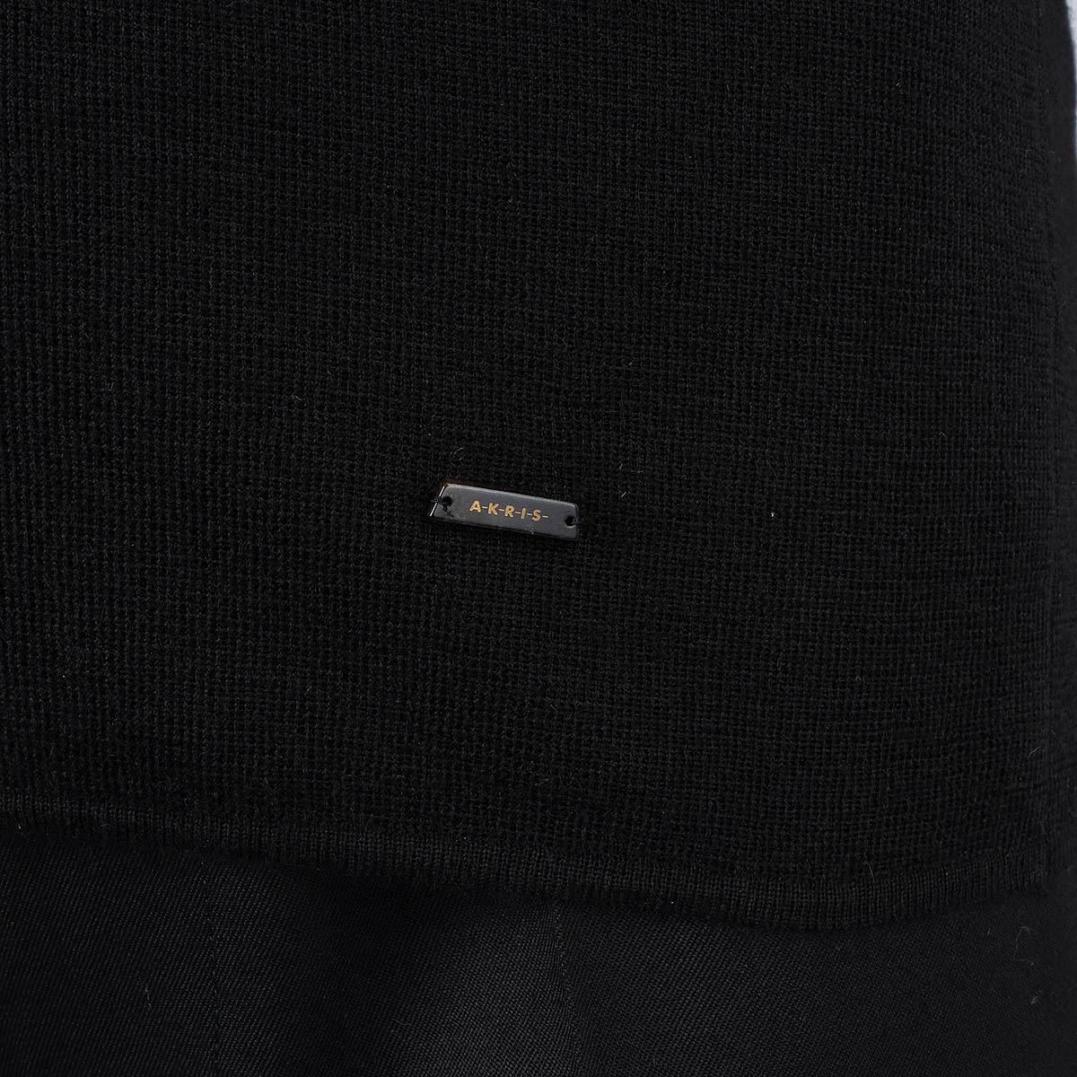 AKRIS black cashmere & silk V-Neck Sweater 38 M For Sale 2