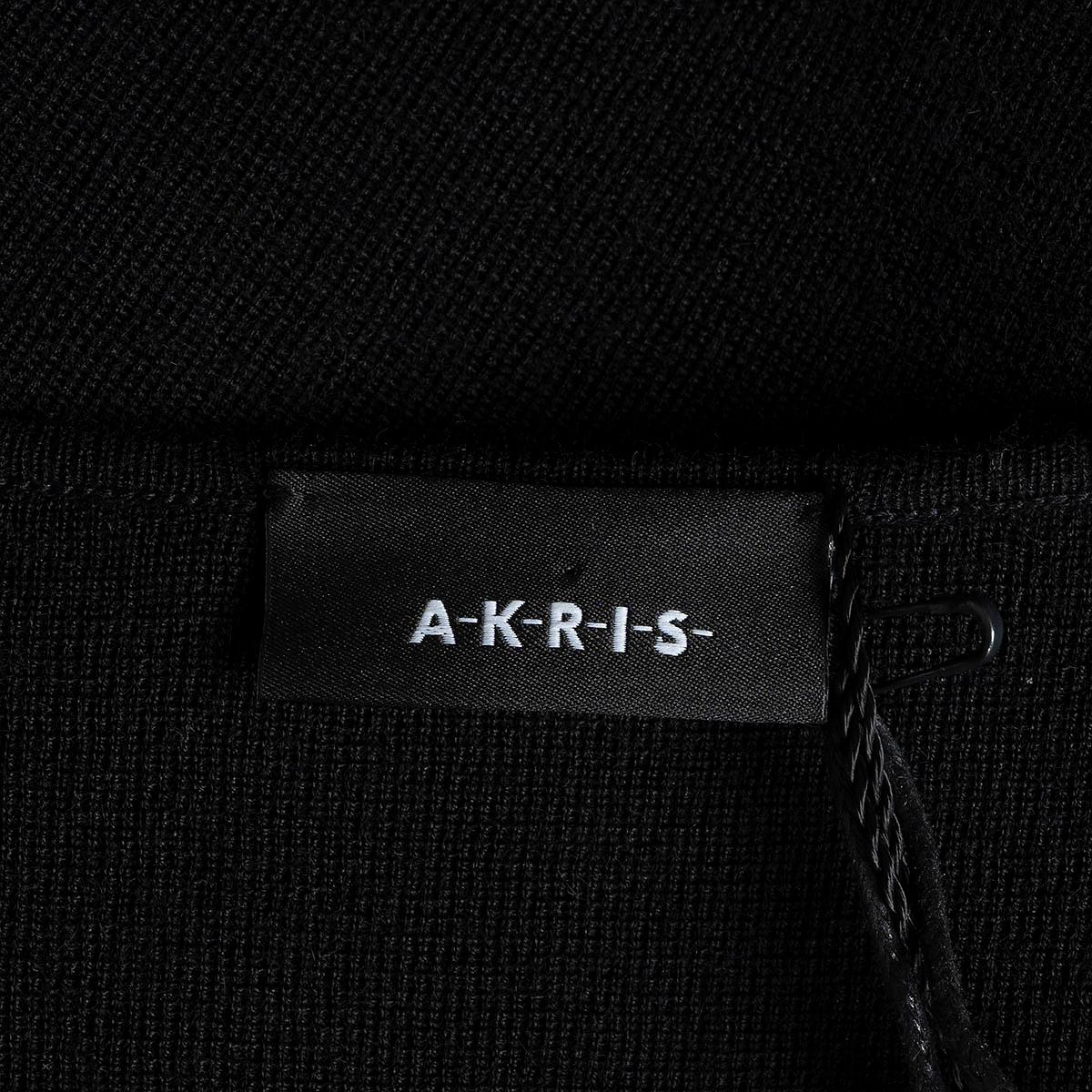 AKRIS black cashmere & silk V-Neck Sweater 38 M For Sale 3