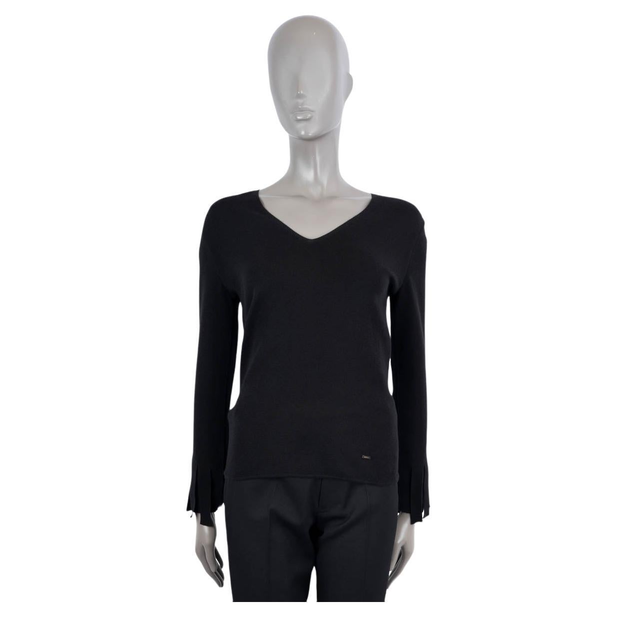 AKRIS black cashmere & silk V-Neck Sweater 38 M For Sale
