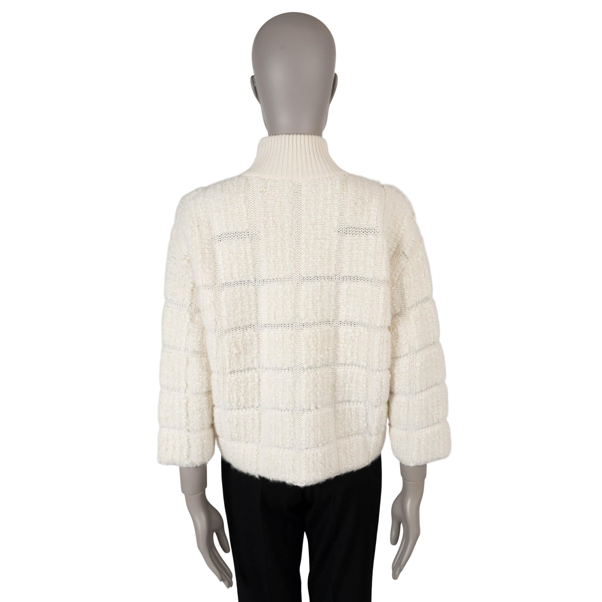 Beige AKRIS cream cashmere 3/4 SLEEVE BOULCE KNIT Jacket 40 L For Sale