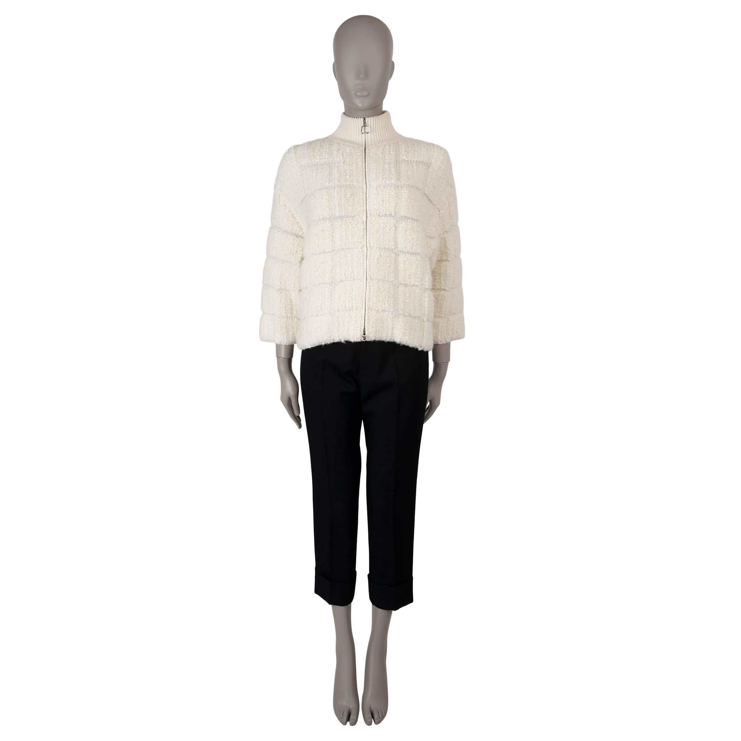 AKRIS cream cashmere 3/4 SLEEVE BOULCE KNIT Jacket 40 L In Excellent Condition For Sale In Zürich, CH