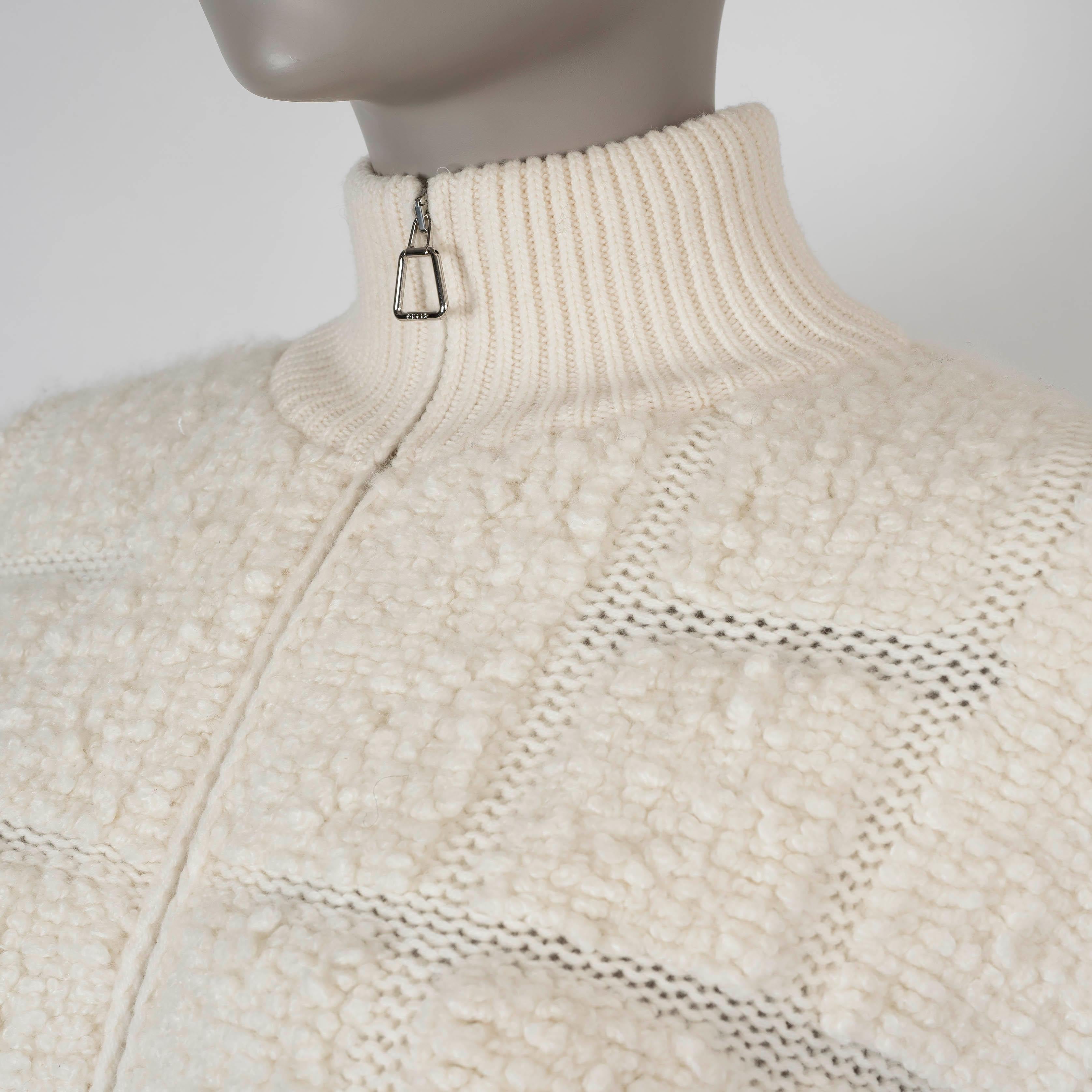 Women's AKRIS cream cashmere 3/4 SLEEVE BOULCE KNIT Jacket 40 L For Sale