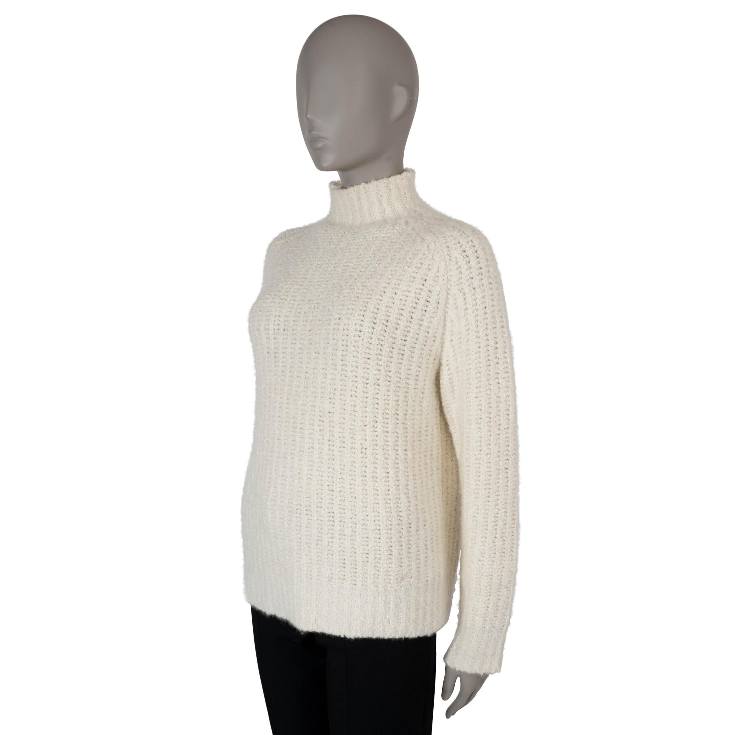 This 100% authentic AKRIS chunky knit sweater is crafted from a luxurious blend of 93% cashmere and 7% silk, offering a plush yet effortlessly sophisticated look. The boxy silhouette and raglan sleeves provide a contemporary, relaxed fit, while the