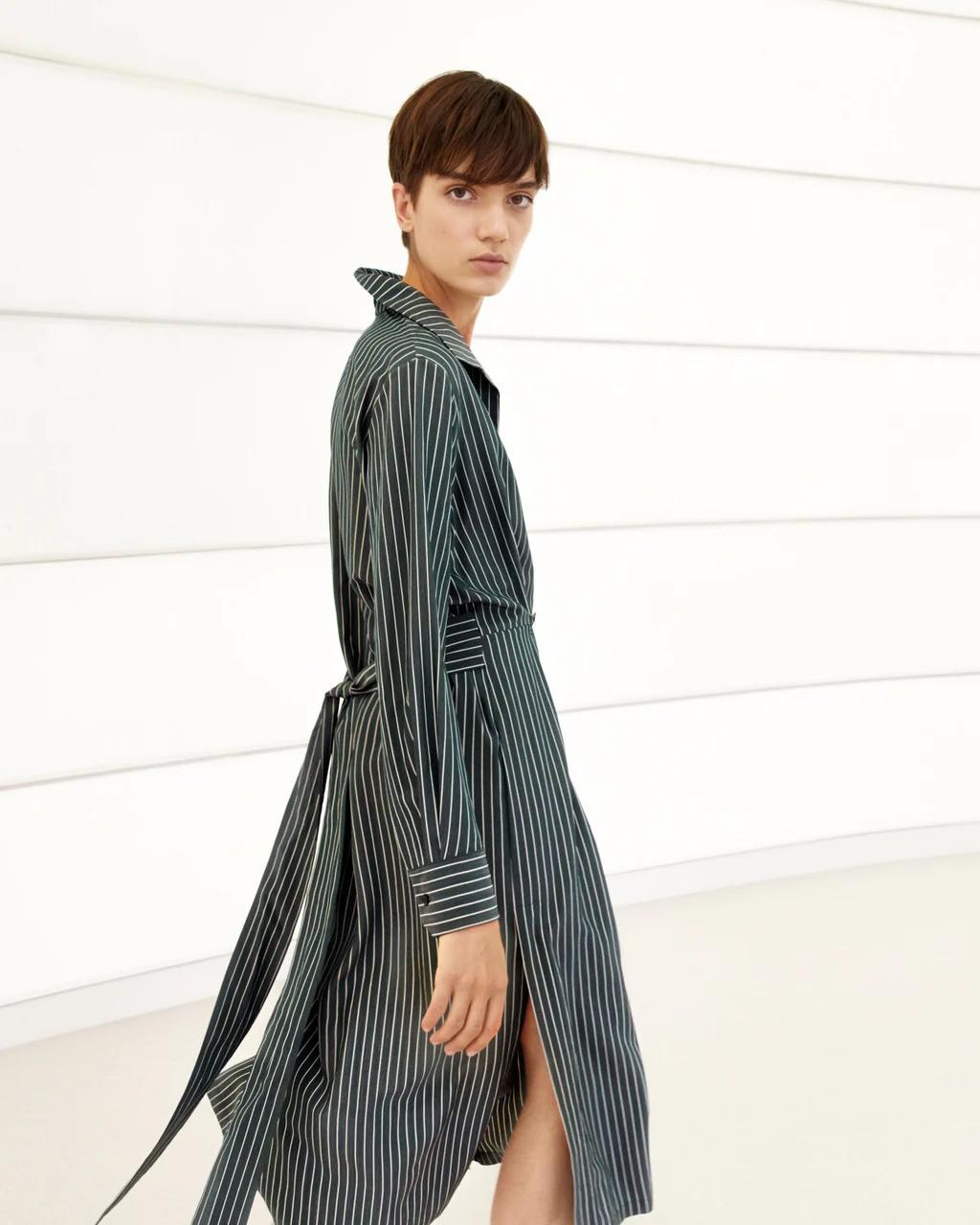 Akris in seta grigio scuro 2024 STRIPED CREPE SHIRT Abito 34 XS in vendita 3
