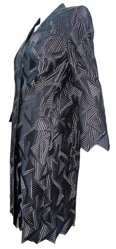 Akris Gun Metal Grey Art Deco-inspirierter bestickter Mantel, 2000er Jahre
