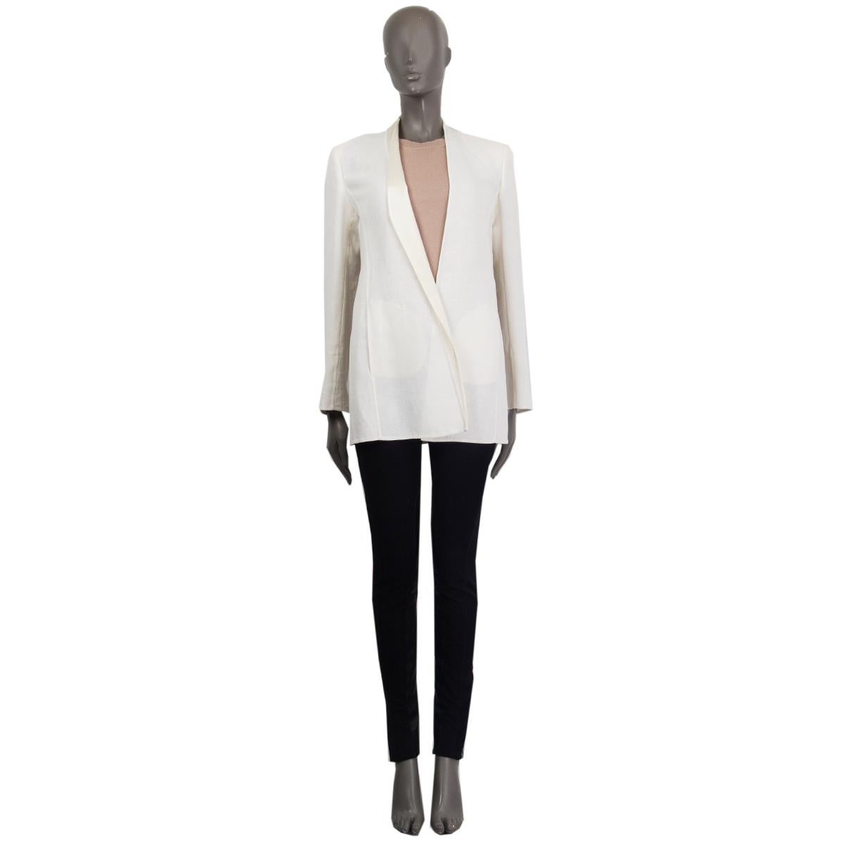 100% authentic Akris asymmetrical collar open blazer in off-white linen (99%) and cotton (1%). Has two slit pockets. Partially lined in viscose (100%). Left side of the collar's sowing has come slightly undone, otherwise it is in good
