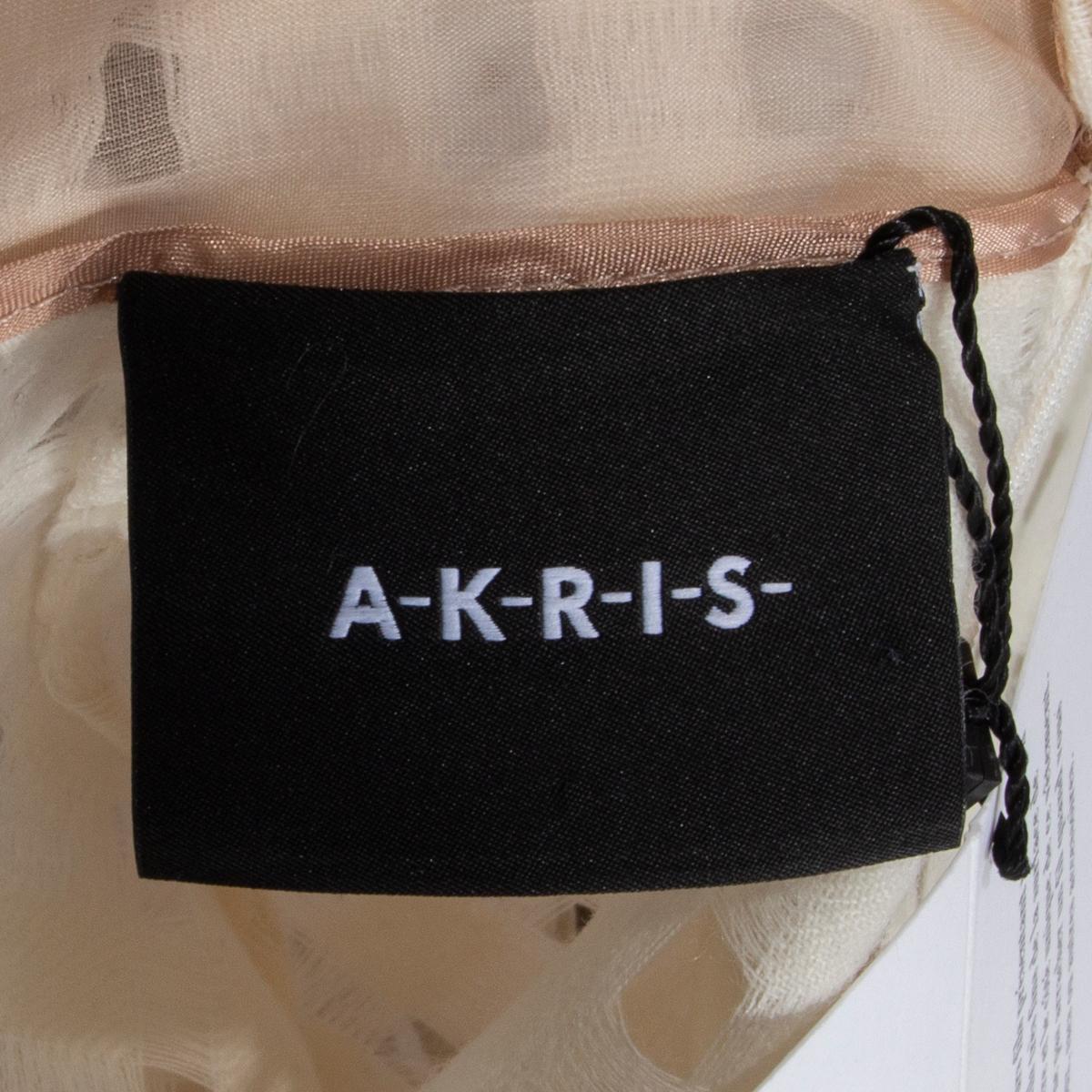 AKRIS - Robe en laine ivoire à décolleté ouvert et manches hautes, 38 M en vente 1