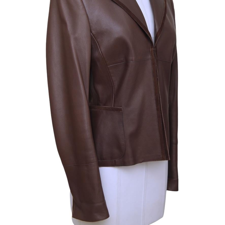 AKRIS Jacket Blazer Coat Leather Brown Suede Long Sleeve Collar Pocket F 38 US 6 In Excellent Condition For Sale In Hollywood, FL