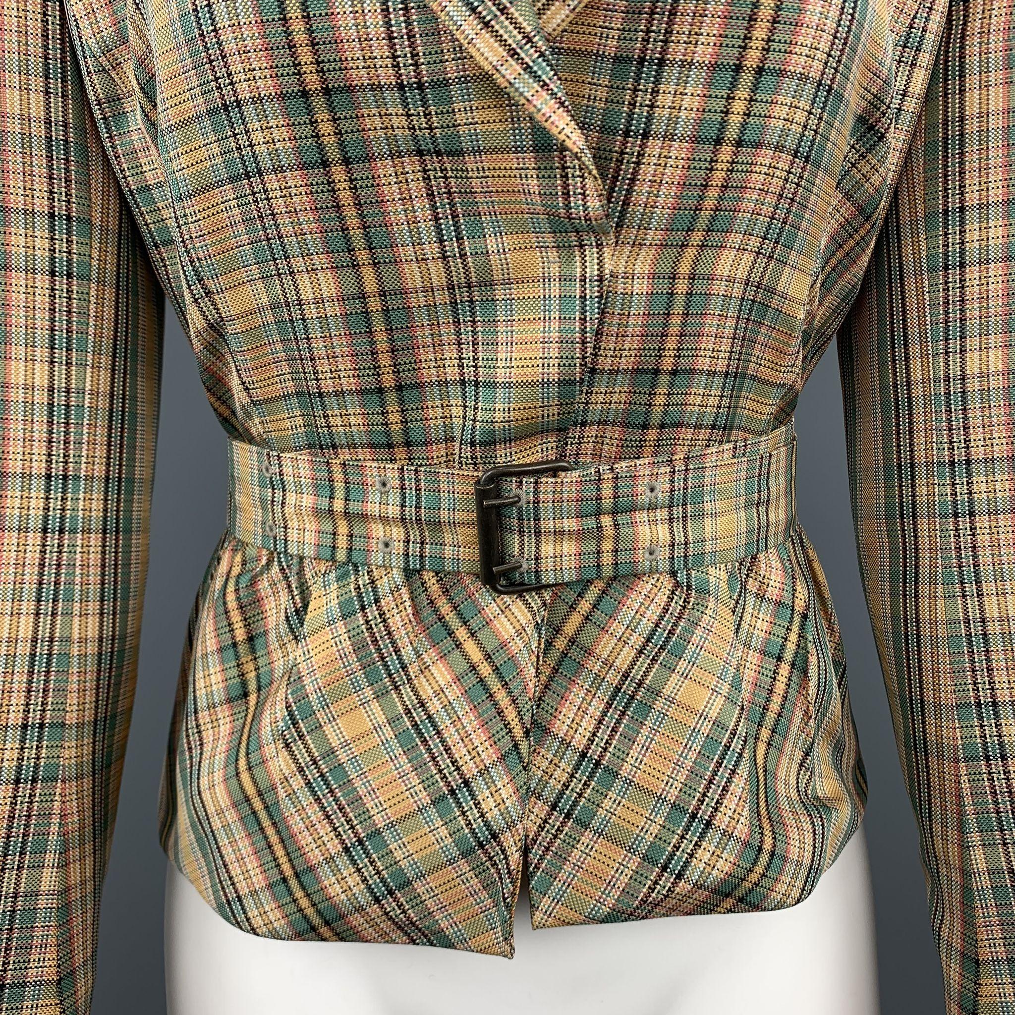 La giacca blazer di AKRIS è in seta a quadri multicolore verde acqua e oro con bavero a punta, chiusura a scatto nascosta, orlo peplum e cintura in vita. Prodotto in Svizzera.
 
Eccellente condizione di usato.
Contrassegnato: 8
 
Misure:
 
Spalla: