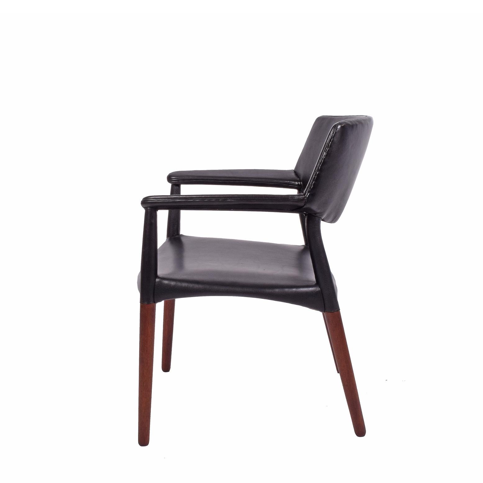Aksel Bender Madsen & Ejner Larsen Armchair for Willy Back In Good Condition For Sale In Hudson, NY