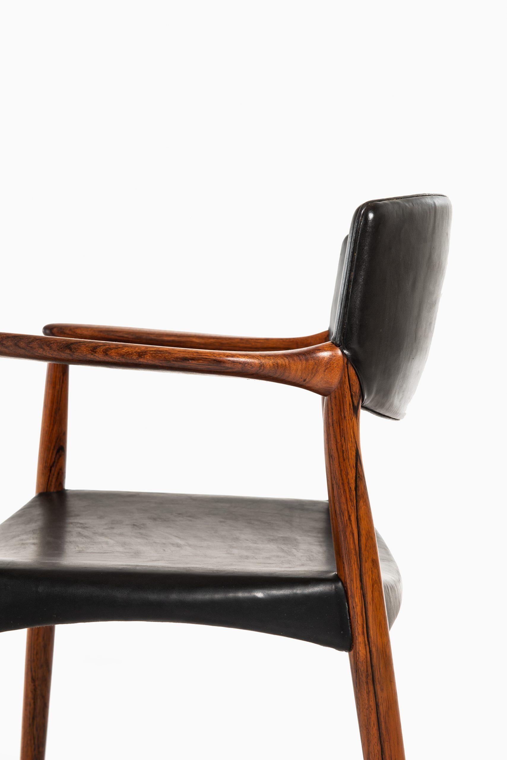 Aksel Bender Madsen & Ejner Larsen Armchairs by cabinetmaker Willy Beck For Sale 2