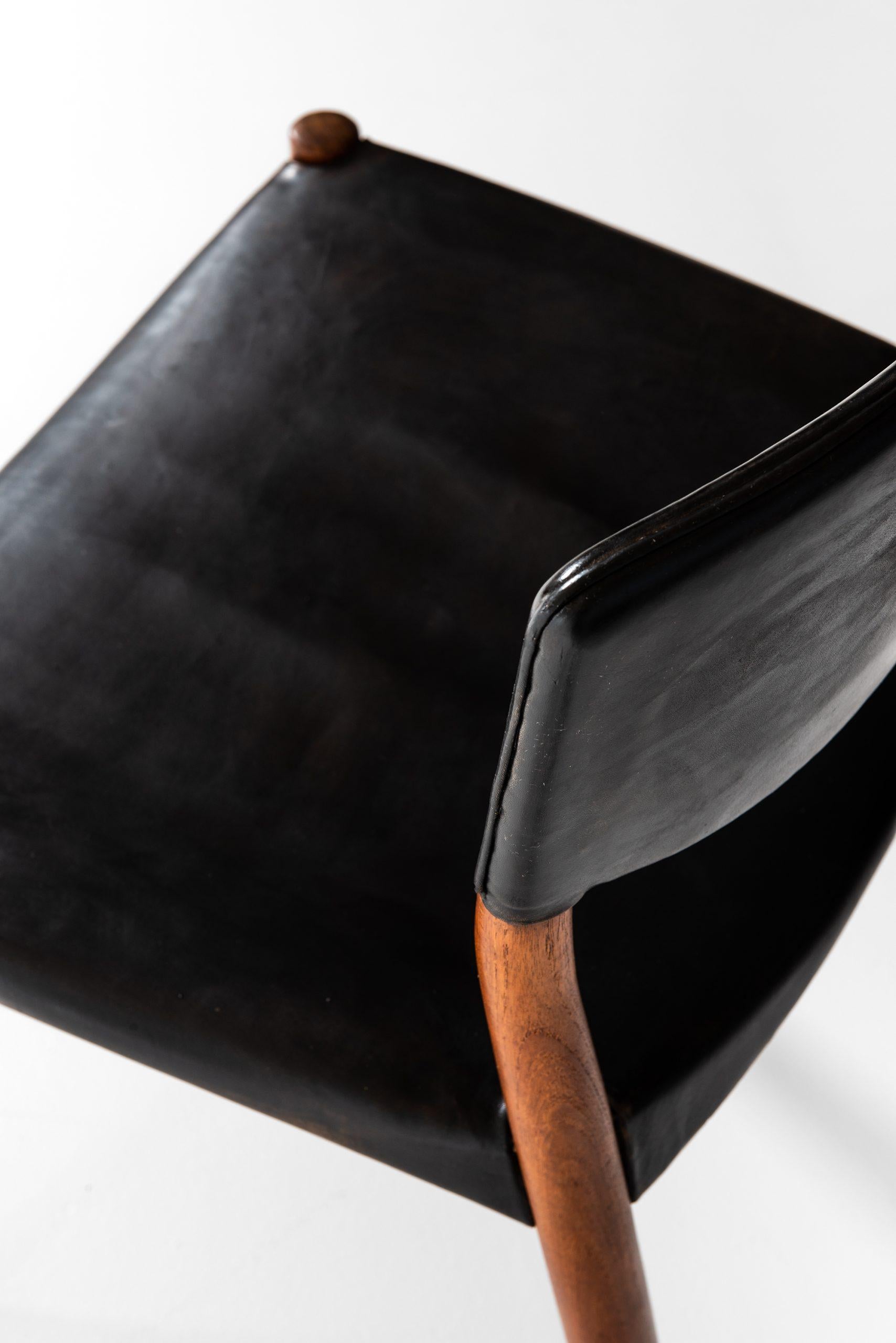 Leather Aksel Bender Madsen & Ejner Larsen Dining Chairs by Cabinetmaker Willy Beck For Sale