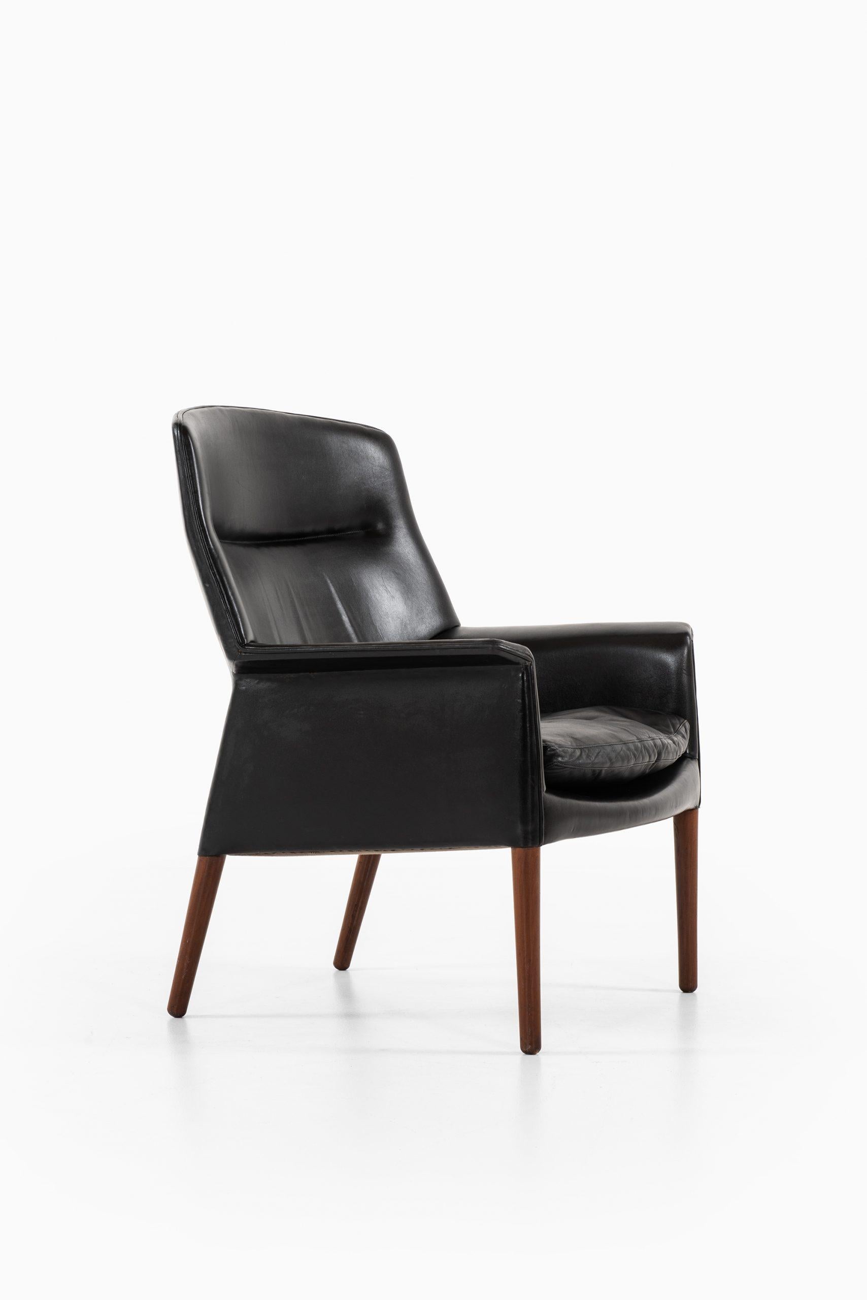 Scandinavian Modern Aksel Bender Madsen & Ejner Larsen Easy Chair by Cabinetmaker Willy Beck For Sale