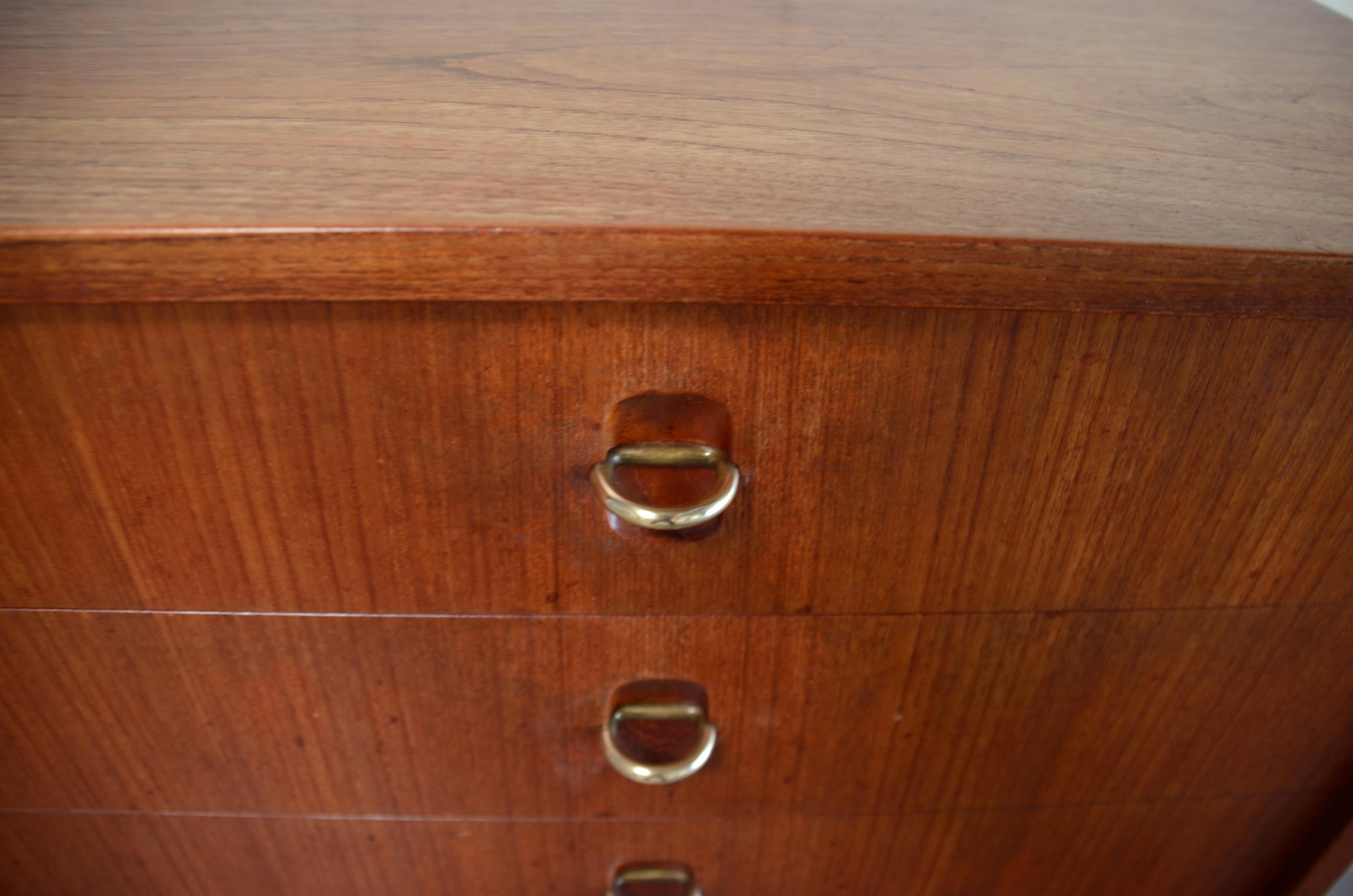 Credenza Aksel Bender Madsen & Ejner Larsen in teak e ottone con ante a tamburo in vendita 8