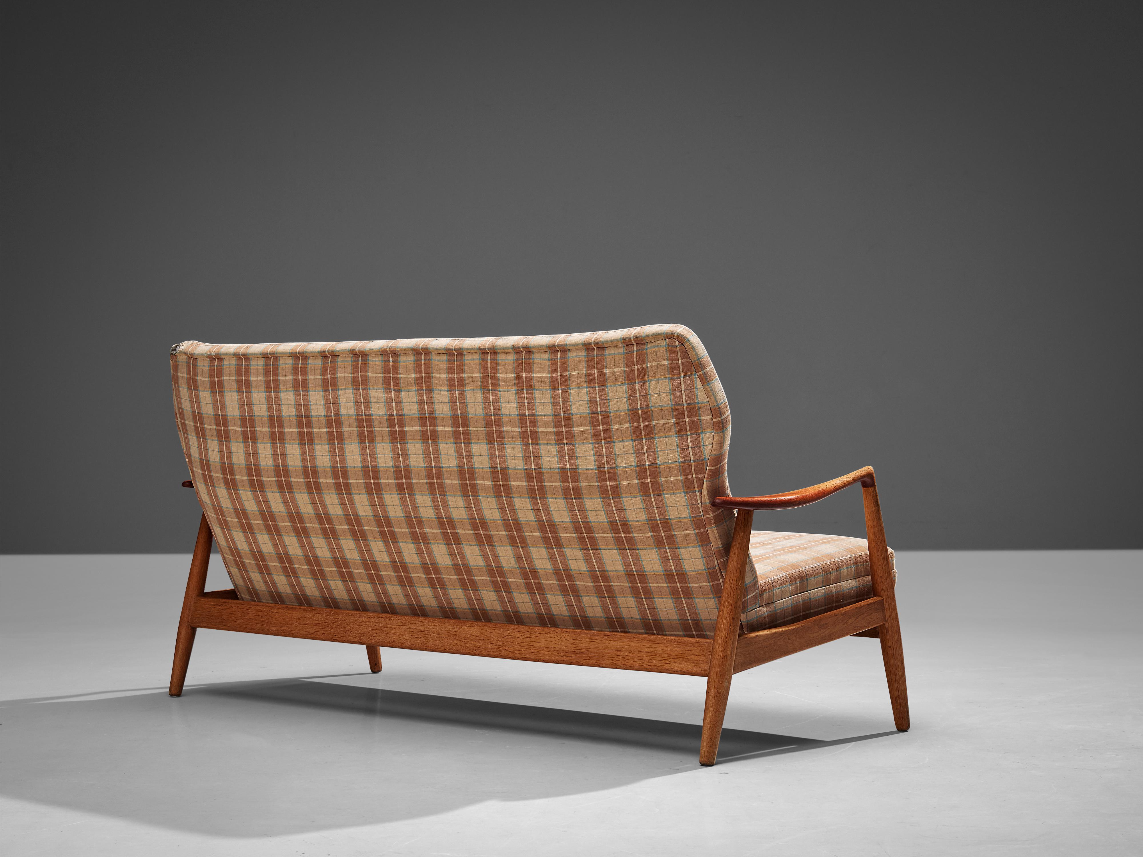 Aksel Bender Madsen Sofa in Checkered Fabric, Oak and Teak In Good Condition In Waalwijk, NL