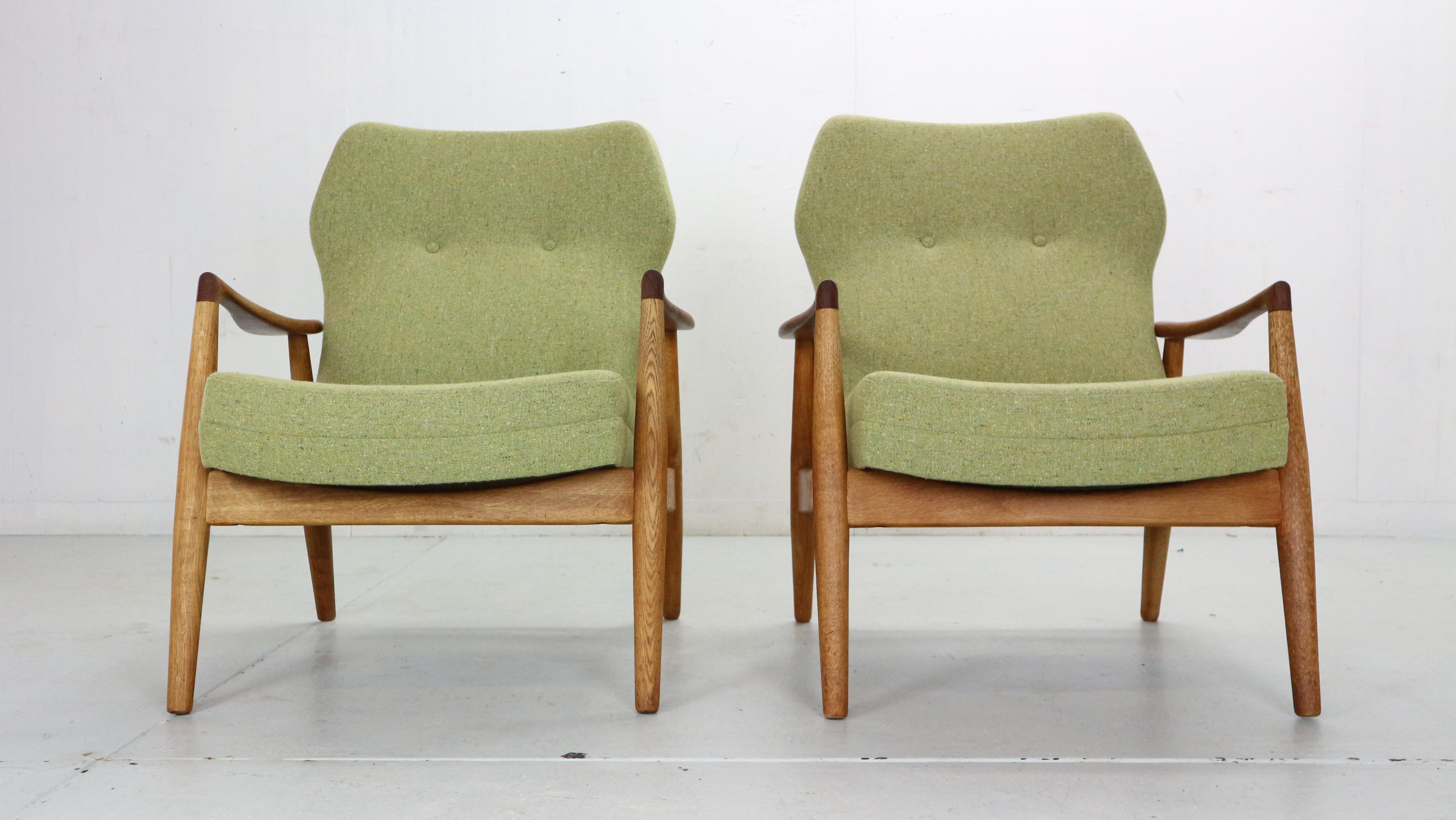 Set of 2 lounge chairs called wingback, designed by Aksel Bender Madsen. 

Aksel Bender Madsen worked for Bovenkamp in the 1950s and 1960s, this chair was produced in 1958. 
Madsen helped Bovenkamp to integrate Danish craftsmanship in their