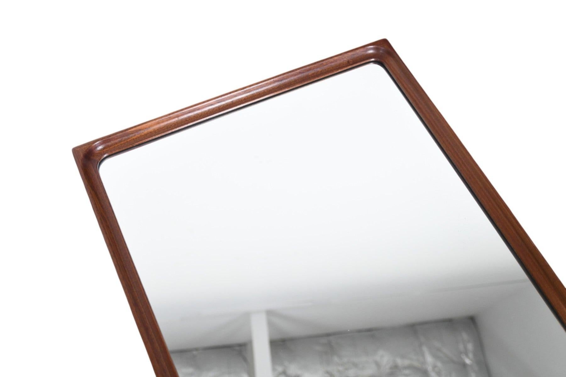 Espejo de pared con marco de teca Aksel Kjaersgaard Moderno de mediados de siglo en venta