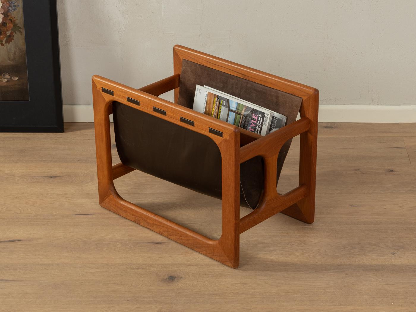 Classic magazine rack from the 1960s by Aksel Kjersgaard for Salin Møbler. High-quality solid teak frame with two suede magazine holders.
Quality Features:
accomplished design: perfect proportions and visible attention to detail
high-quality