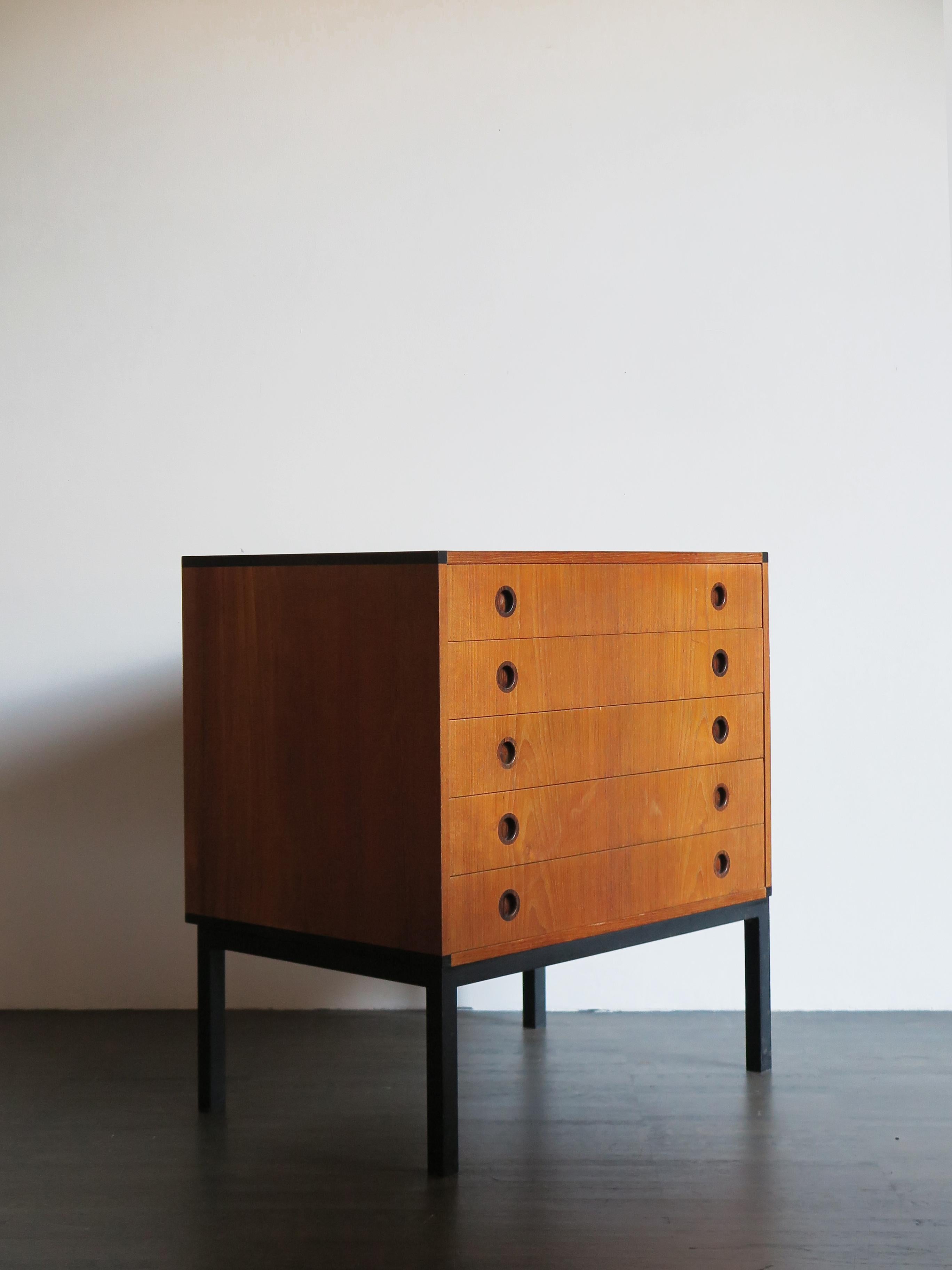 Scandinavian Mid-Century Modern design chest of drawers produced by Aksel Kjersgaard in teak and metal structure, Denmark 1960s
Please note that the item is original of the period and this shows normal signs of age and use.