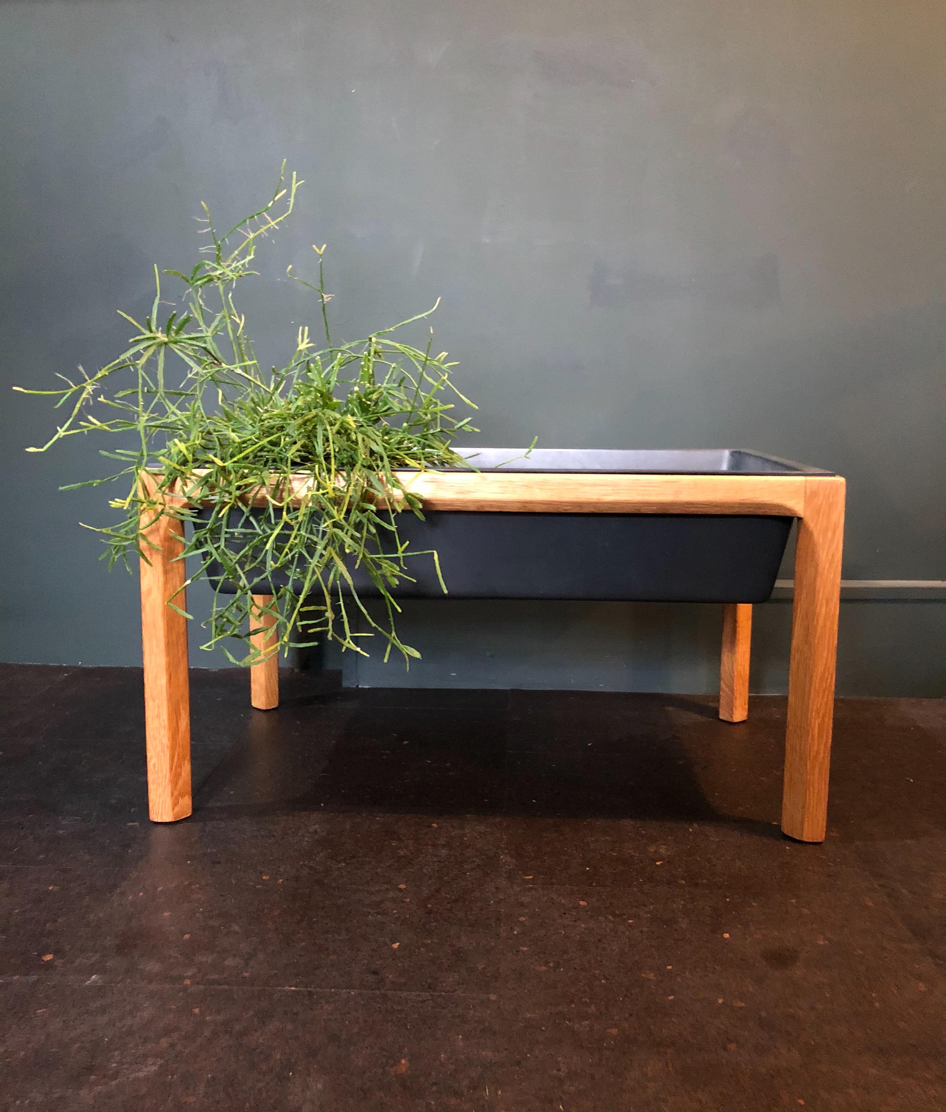 Super Minimalist design from Aksel Kjersgaard for this oak planter. Produced in Denmark during the 1960s. In superb condition throughout with re-oiling of the oak frame.