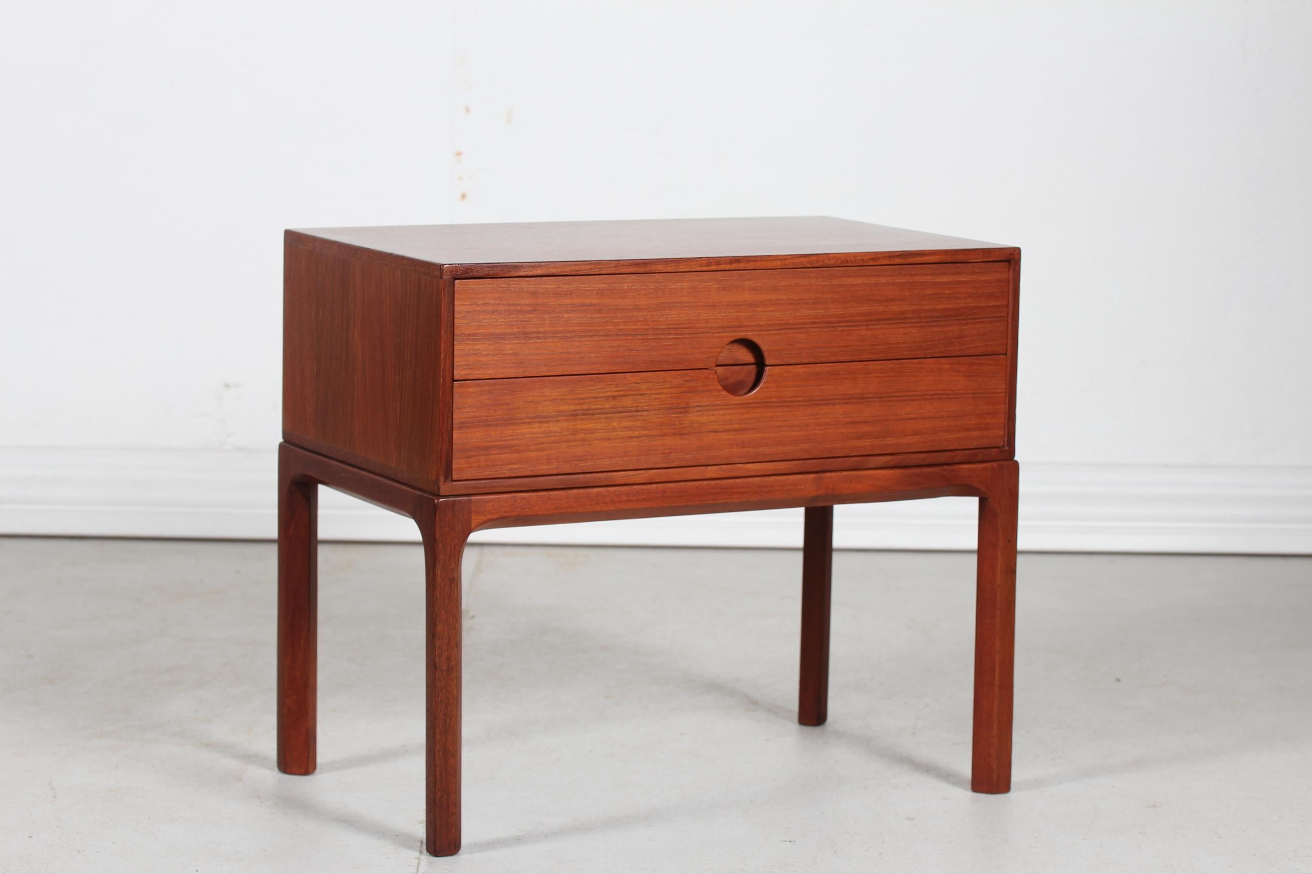 Original vintage dresser with 2 drawers model no. 384 made of teak with oil treatment, designed by Danish Aksel Kjersgaard (1925-2018) in the 1960´s.
It's manufactured by Aksel Kjersgaards own workshop in Odder in Denmark in the 1960´s.
This dresser