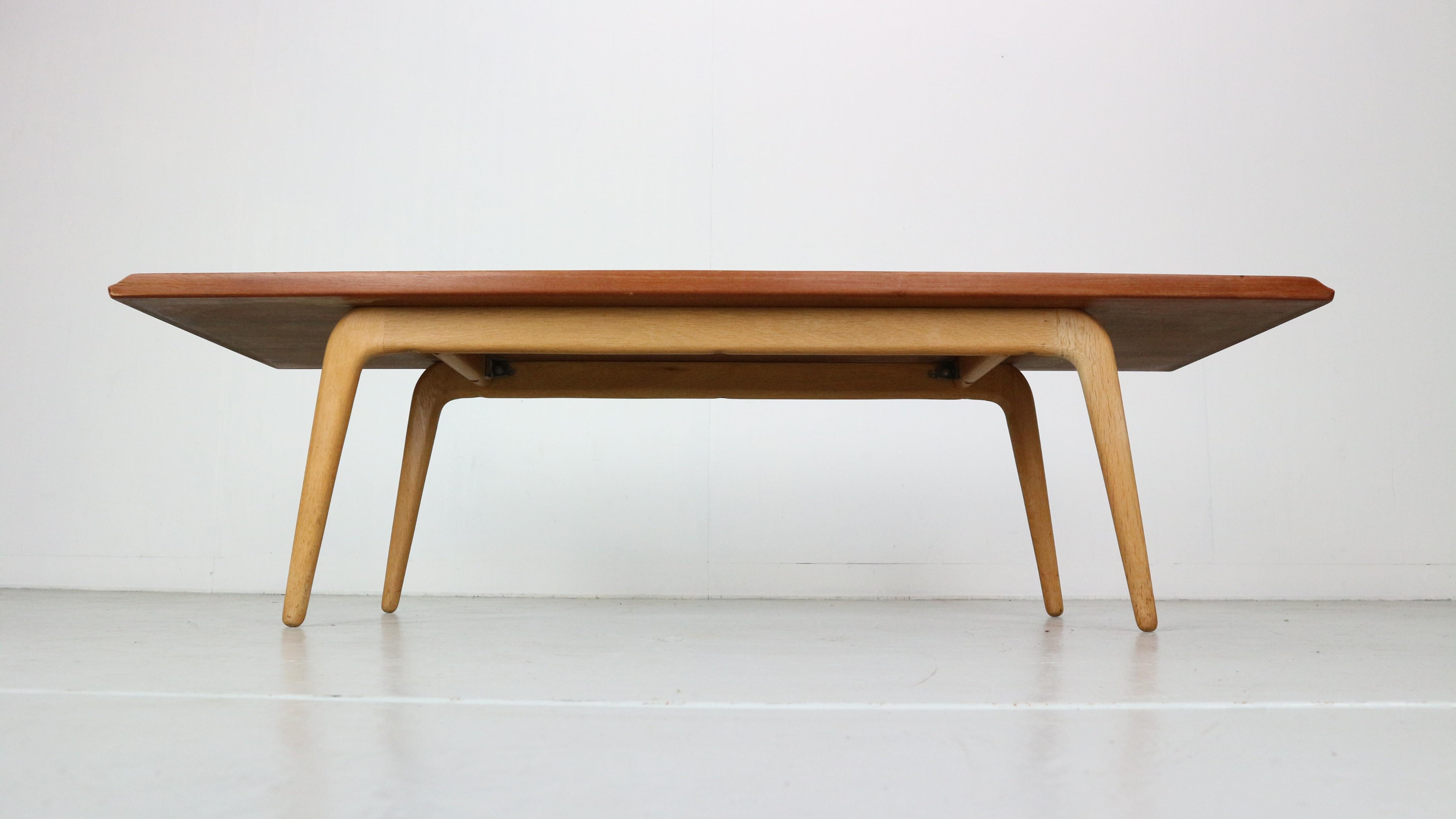 Aksel Madsen Bender Teak and Oak Coffee Table for Bovenkamp, 1957 Netherlands In Good Condition For Sale In The Hague, NL