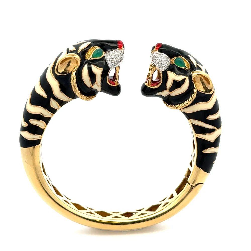 Taglio rotondo Bracciale Al Angiolino & Zogno con smalto, tigre e diamanti, con cerniera in oro in vendita