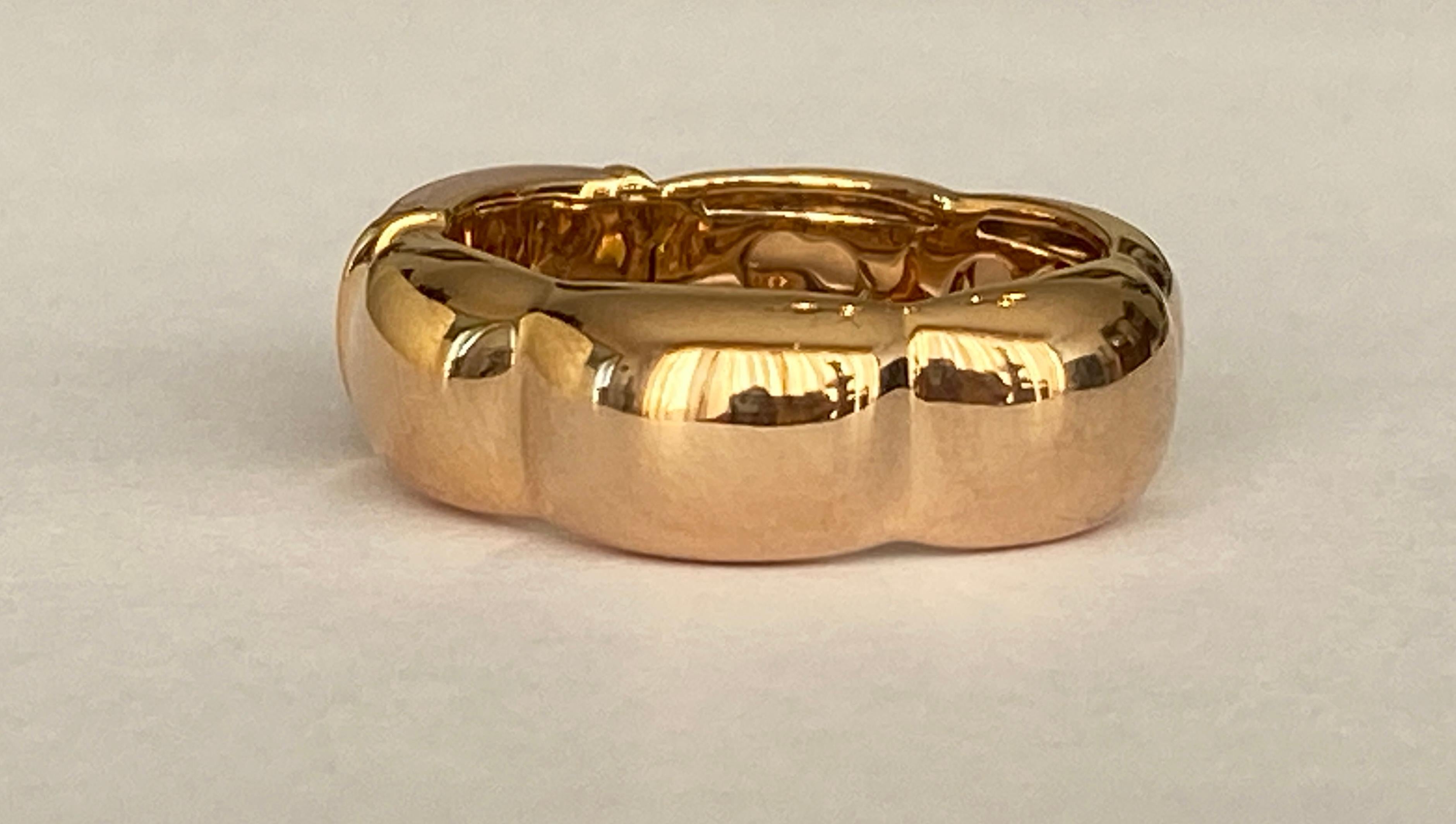 Cabochon Al Coro La Piazza chalcedony in 18k rose gold ring For Sale
