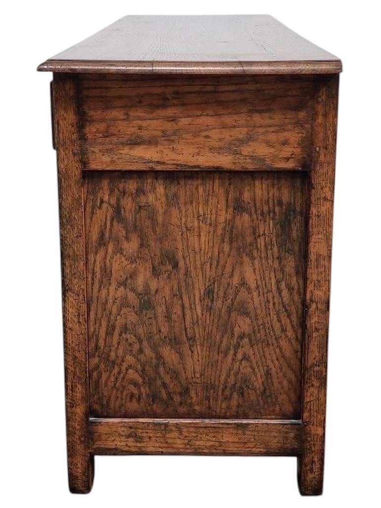 Al. Credenza/armadio in quercia firmata Frilot John Hall in vendita 1