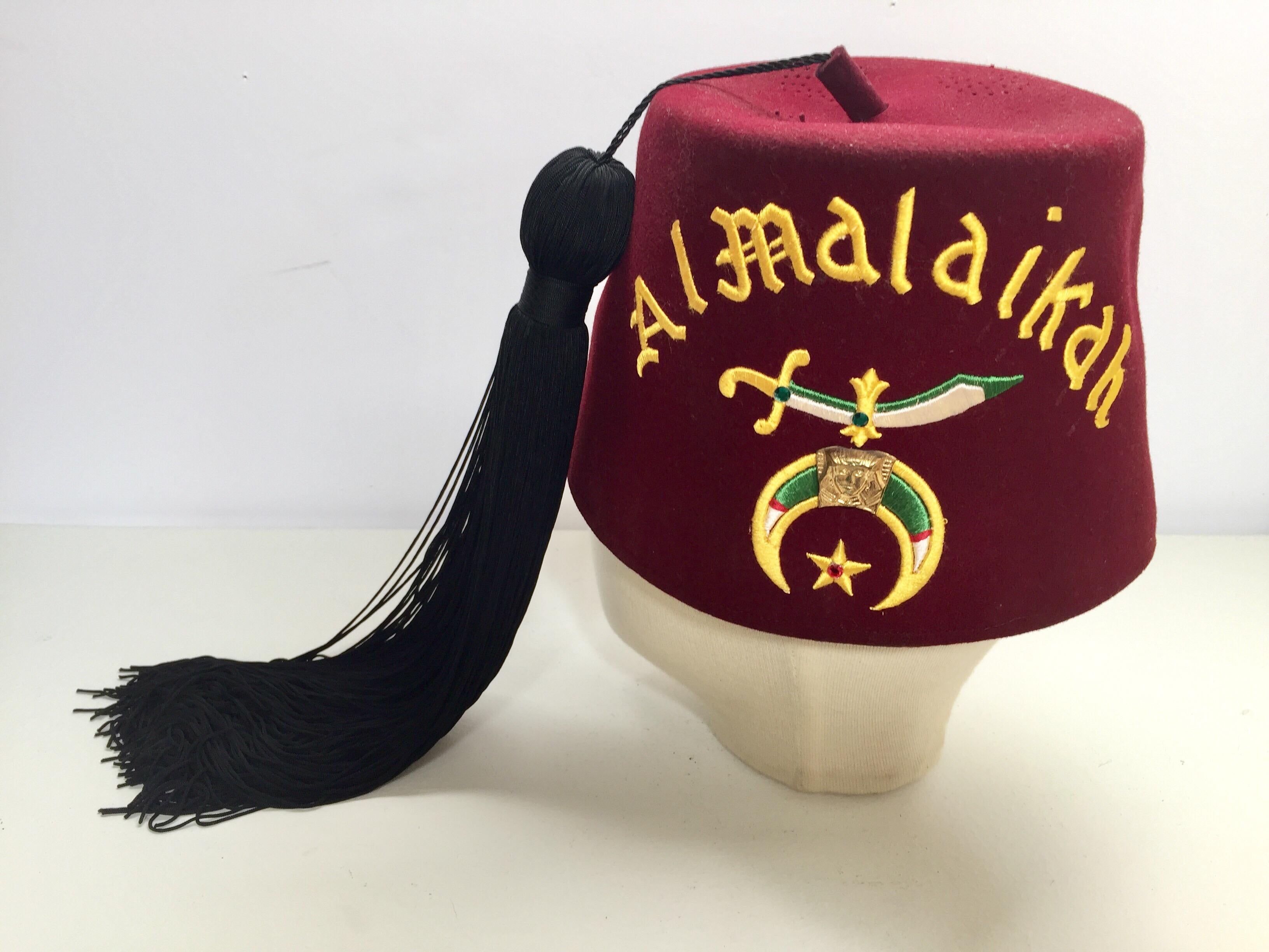 AL Malaikah Vintage Iconic Masonic Shriner Burgundy Wool Fez Hat In Good Condition For Sale In North Hollywood, CA