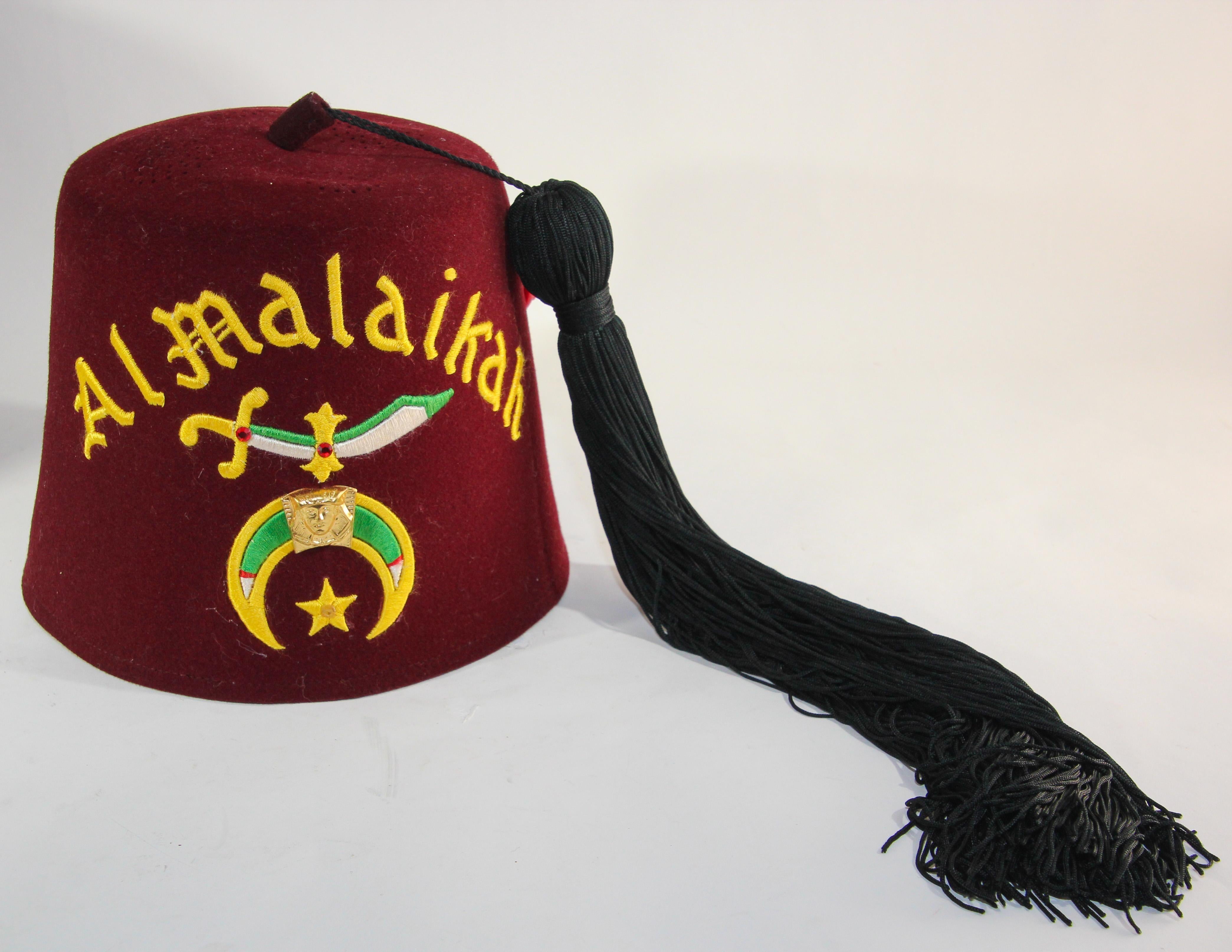 AL Malaikah Vintage Iconic Masonic Shriner Burgundy Wool Fez Hat in Original Box For Sale 7