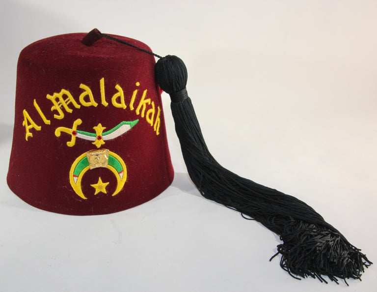 AL Malaikah Vintage Iconic Masonic Shriner Burgundy Wool Fez Hat in Original Box For Sale 10