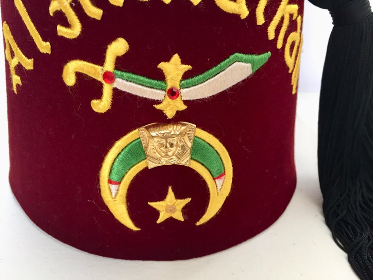 Women's or Men's AL Malaikah Vintage Iconic Masonic Shriner Burgundy Wool Fez Hat in Original Box For Sale