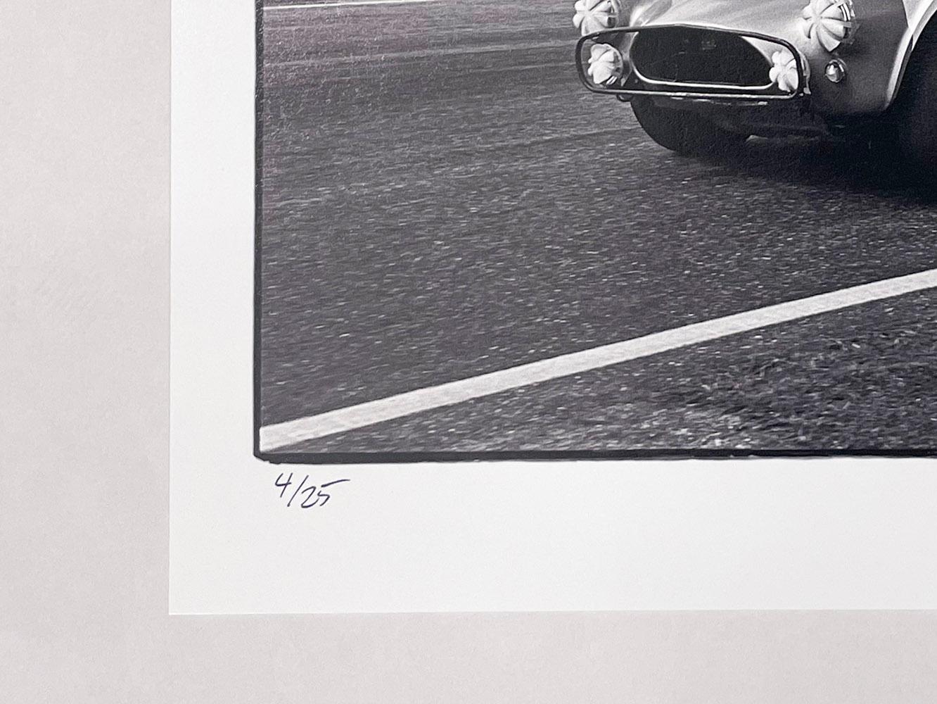 Bob Johnson (co-driver Dan Gurney) Shelby Cobra FIA 289/ Daytona - Noir Black and White Photograph par Al Satterwhite