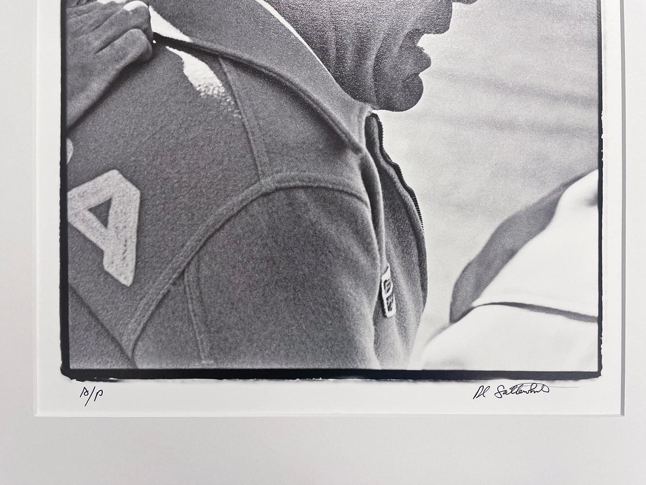 Carroll Shelby / Daytona - Noir Portrait Photograph par Al Satterwhite