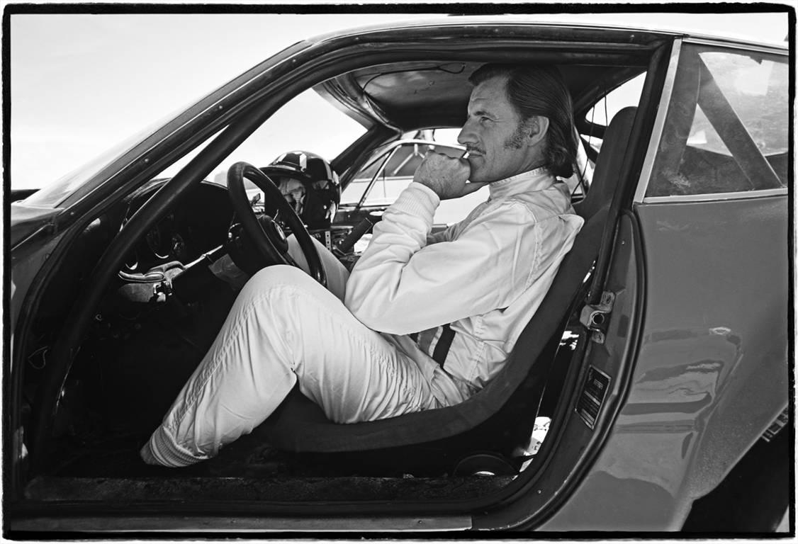 Al Satterwhite Black and White Photograph – Graham Hill/Ferrari