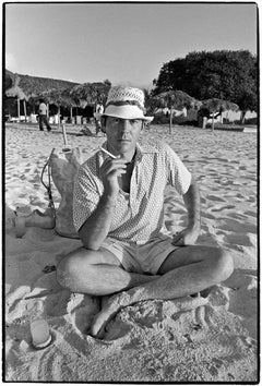 Hunter S. Thompson - Schwarz-Weiß-Porträt, Fotografie, Zigaretten, Strand