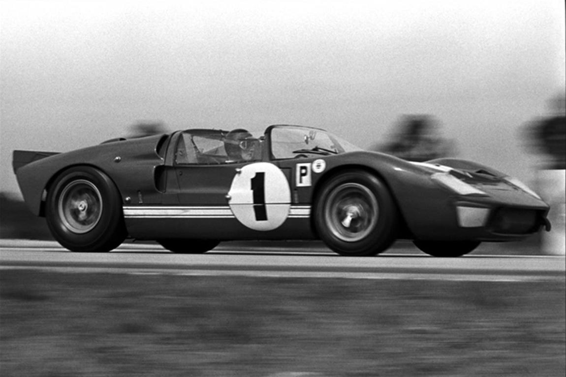 Al Satterwhite Black and White Photograph – Ken Miles / Sebring (Ford GT-X1)