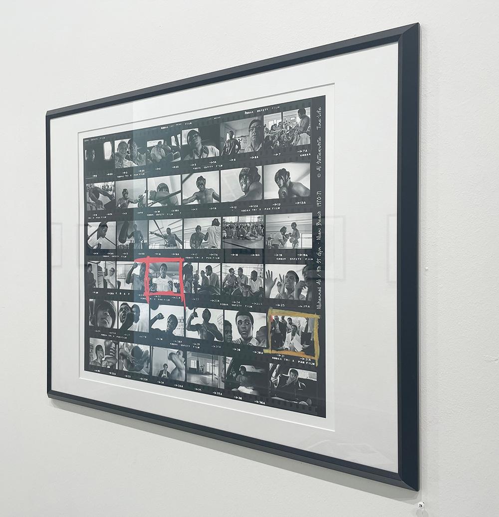 Muhammad Ali / 5th Street Gym, Miami Beach – Kontaktabzug, Schwarz-Weiß (Zeitgenössisch), Photograph, von Al Satterwhite
