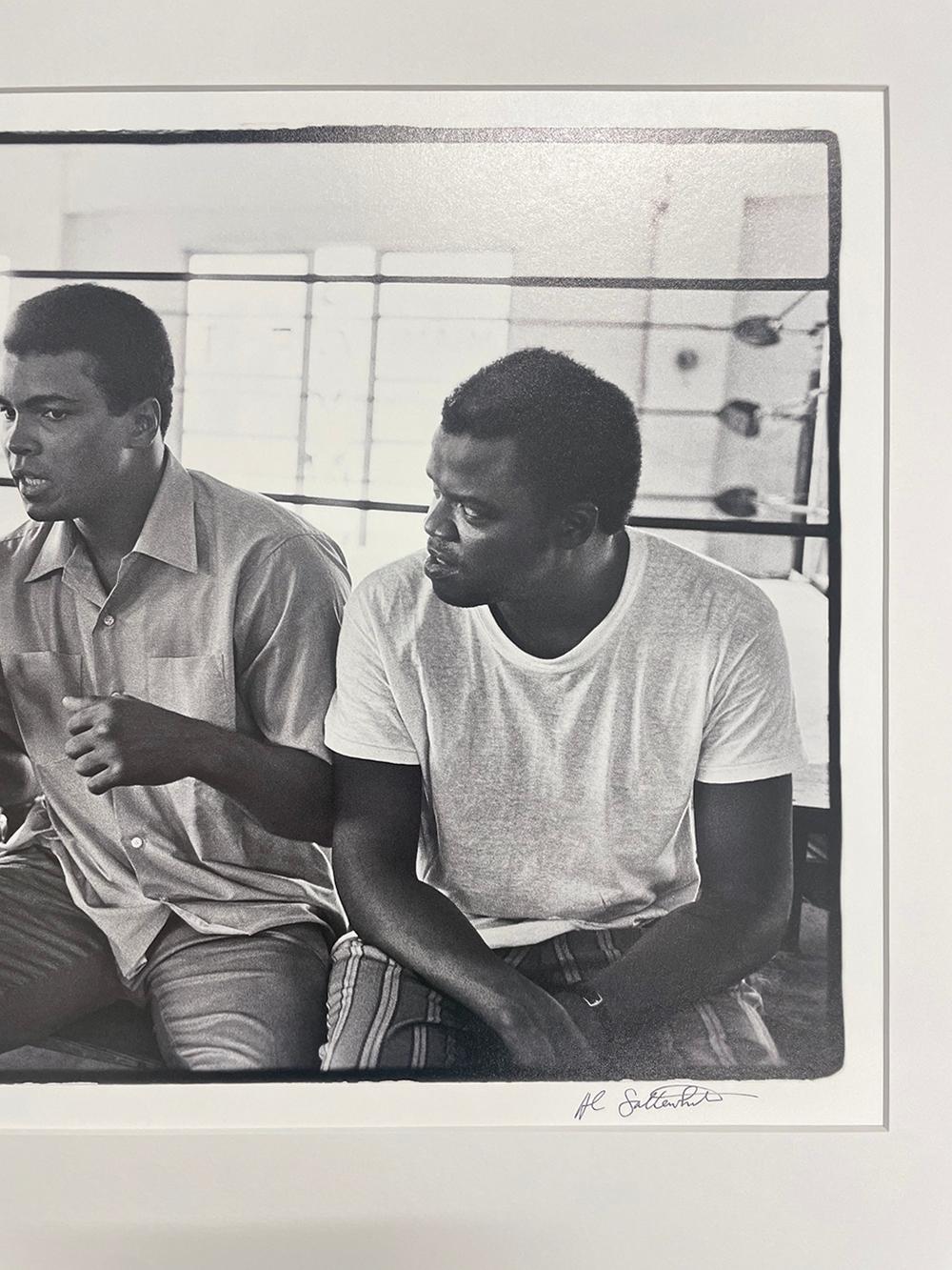 Muhammad Ali ( Angelo Dundee e Bundini Brown ) - Portrait Photograph Nero di Al Satterwhite