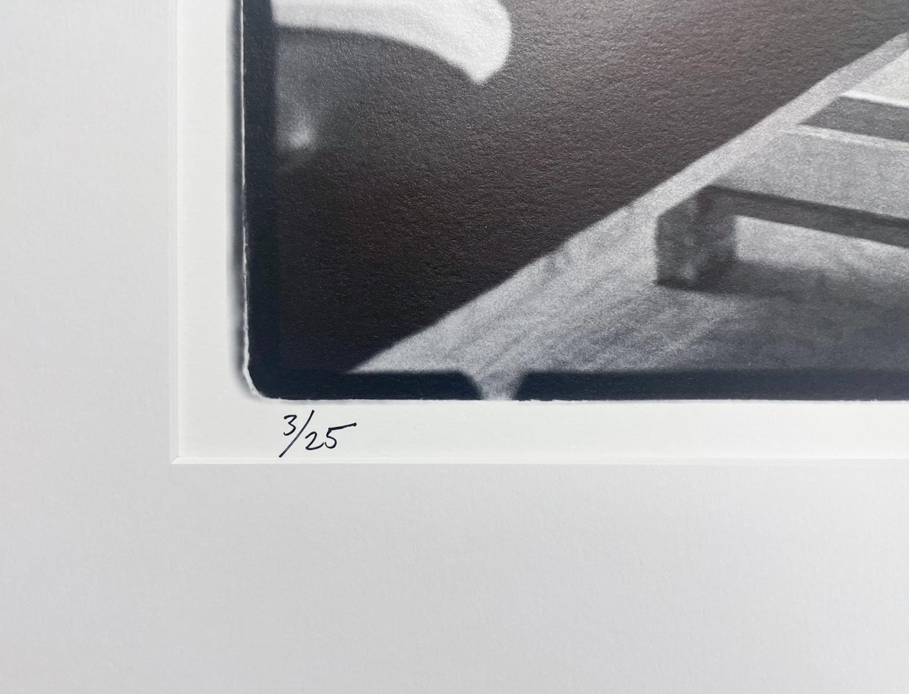 Auflage von 25 Stück
Signiert und nummeriert in schwarzer Tinte auf dem Druckrand von Al Satterwhite
Papierformat: 16 x 20 Zoll.

VERFÜGBARE GRÖSSEN:
11 x 14 Zoll, Auflage: 25
16 x 20 Zoll, Auflage: 25
24 x 36 Zoll, Auflage: 25

Der renommierte