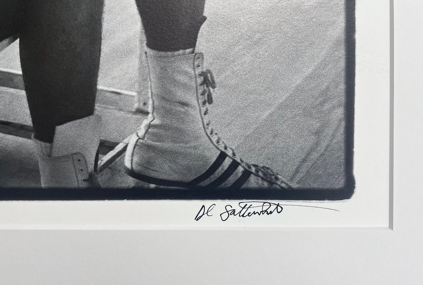 Muhammad Ali (Sitz auf der Bank) im Angebot 1