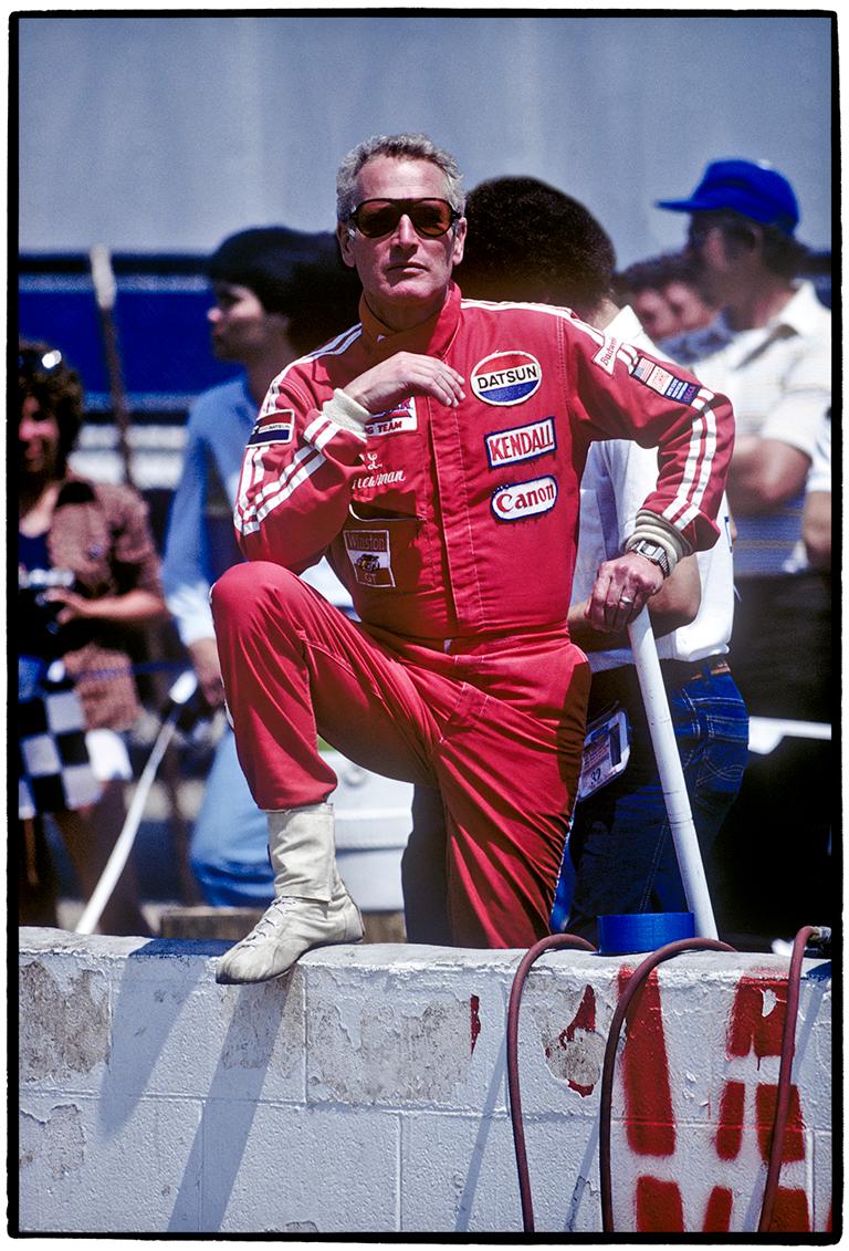 Al Satterwhite Color Photograph – Paul Newman, Riverside Raceway, Kalifornien