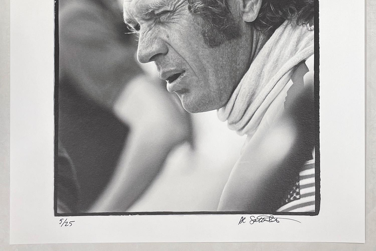 Steve McQueen / Gara 12 ore di Sebring, Florida - Portrait Photograph Nero di Al Satterwhite