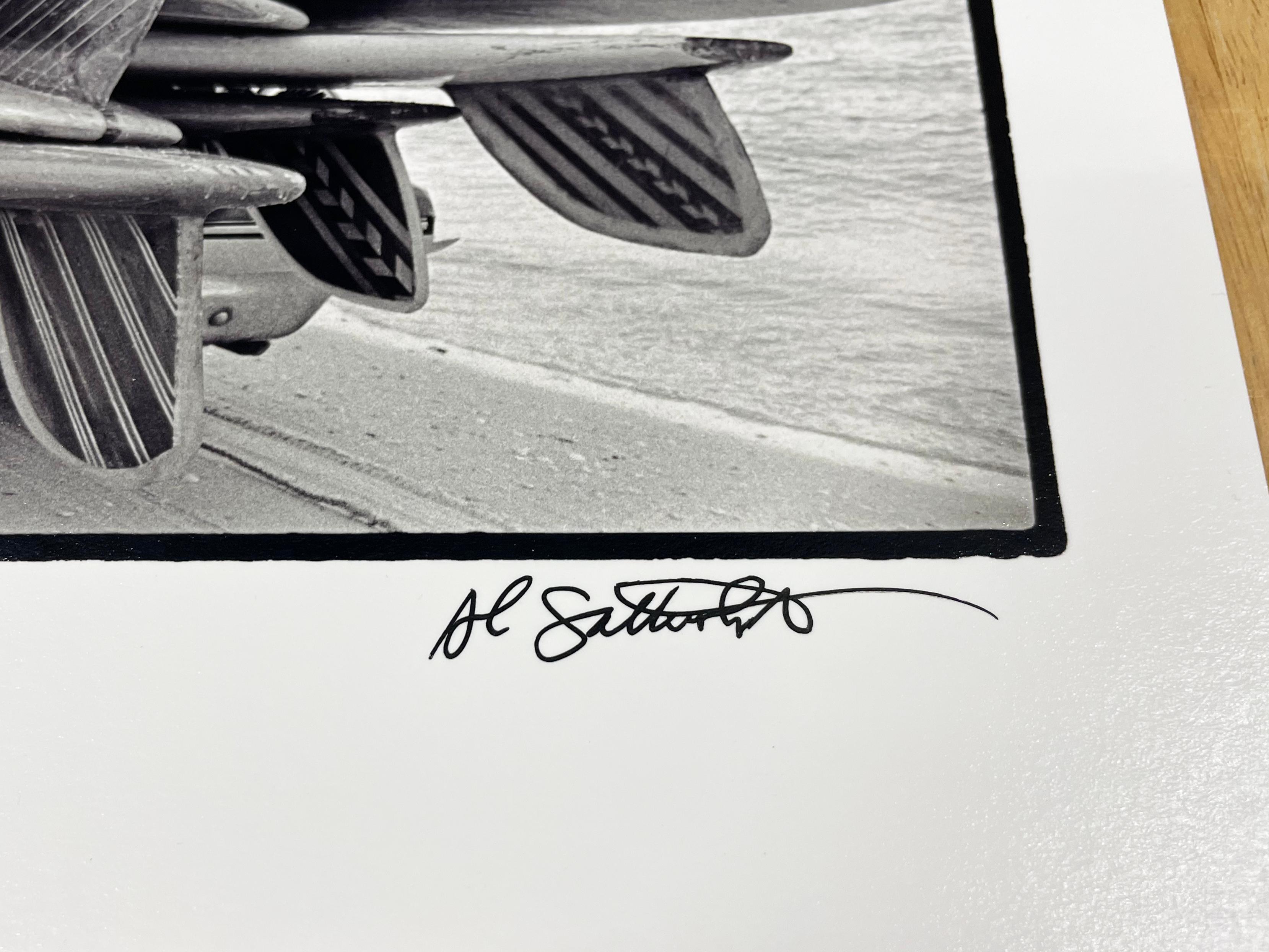 Surfwagon, St. Petersburg Beach, FL – Schwarz-Weiß-Fotografie, Dokumentarfilm (Postmoderne), Photograph, von Al Satterwhite
