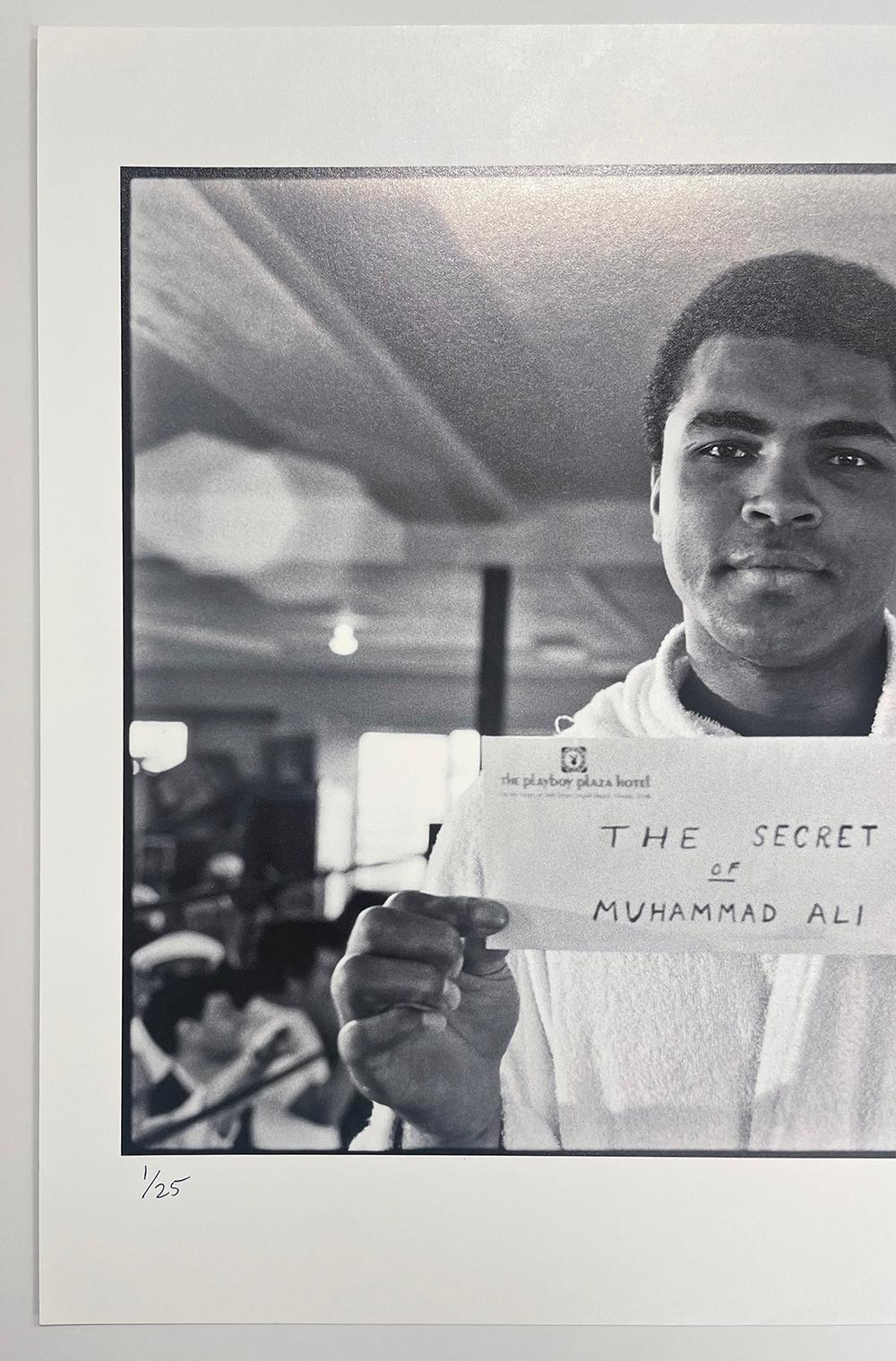 Das Geheimnis von Muhammad Ali (Zeitgenössisch), Photograph, von Al Satterwhite