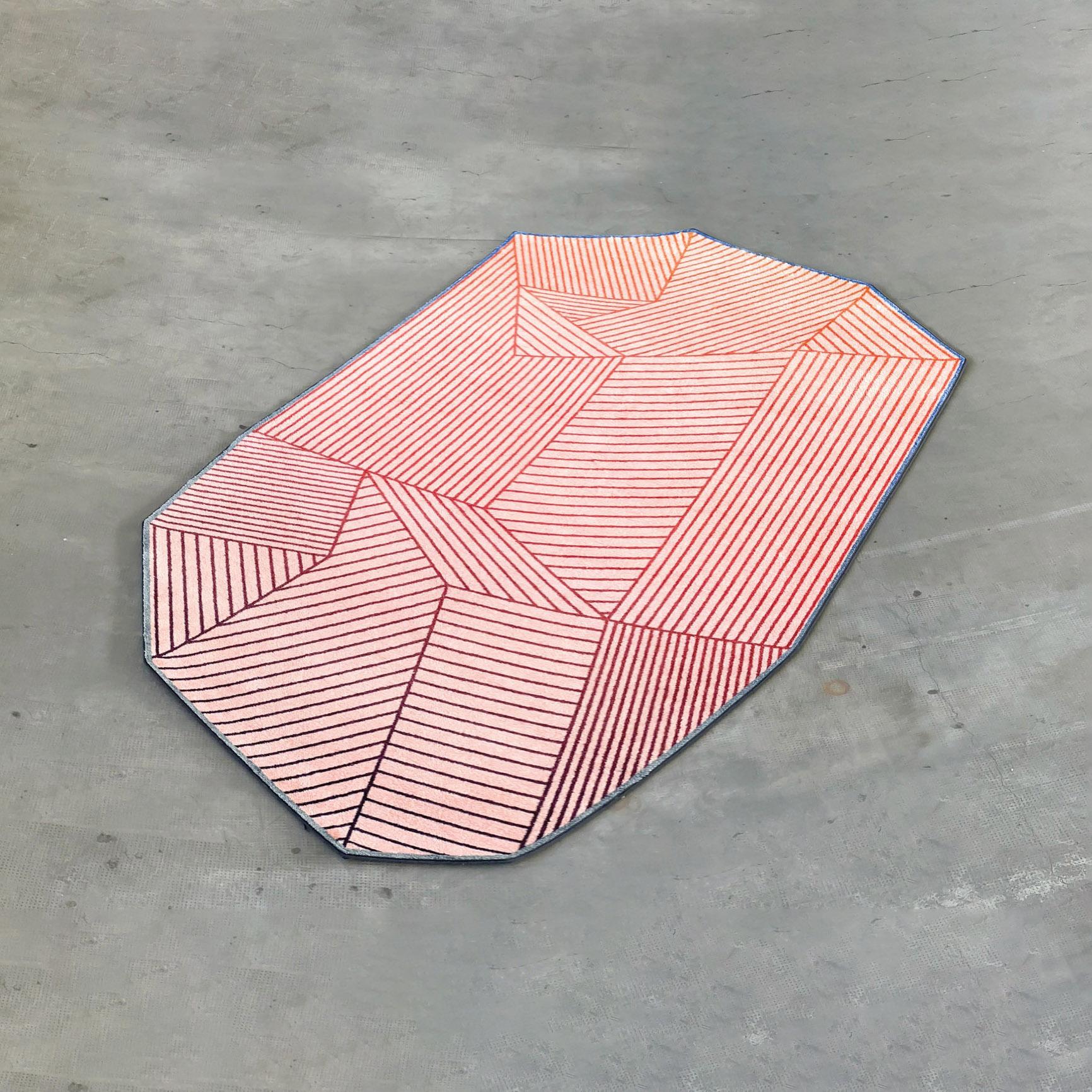 Altappeto par Furnigible
Qui sommes-nous ?
Web 3.0 Designs de meubles
Furnigible est une marque de design de meubles de pointe située en Italie et au Portugal qui étudie l'intersection du design de meubles avec les technologies Web 3.0. Créée par