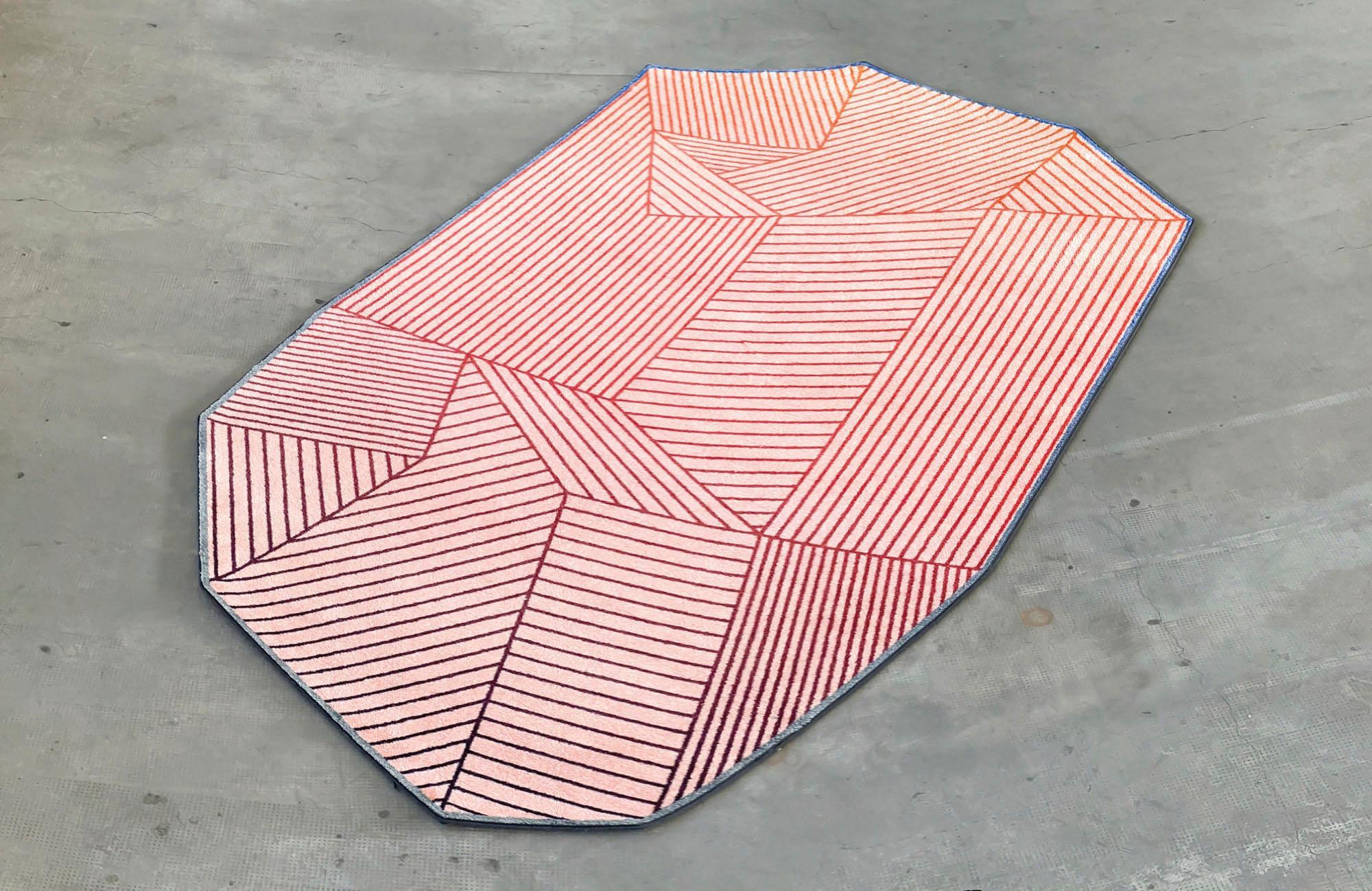 AlTappeto is the new collection of rugs designed by Enrico Girotti for lapiegaWD.
Tiny dashes that fade into gradient colors, fill the entire shape of the carpet with an unusual shape.
AlTappeto dimension are 178 cm x 300 cm is washable, reproof