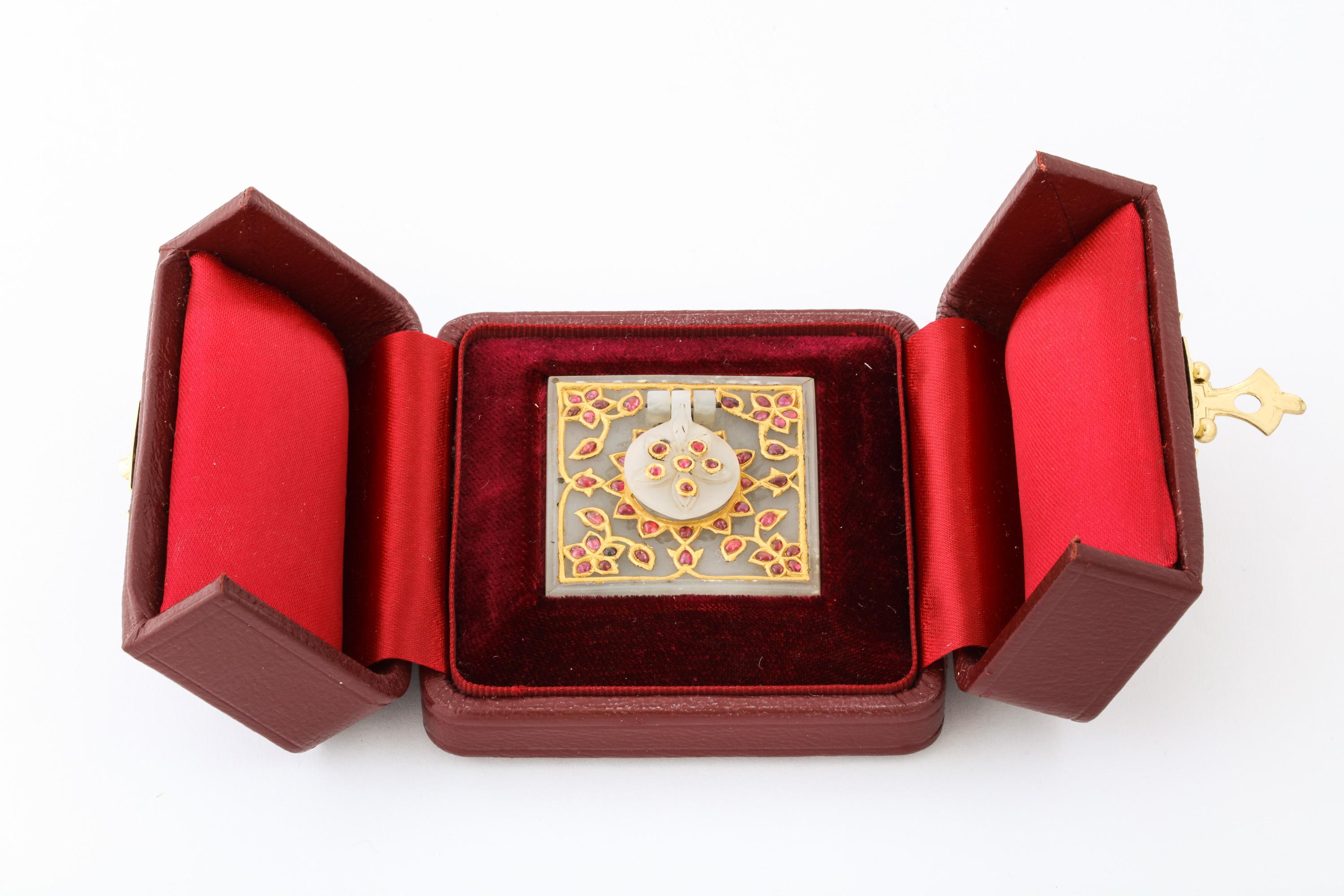 Sammlung Al Thani, quadratischer indischer Mughal-Tintenfassdeckel aus weißer Jade, um 1800 (18. Jahrhundert) im Angebot