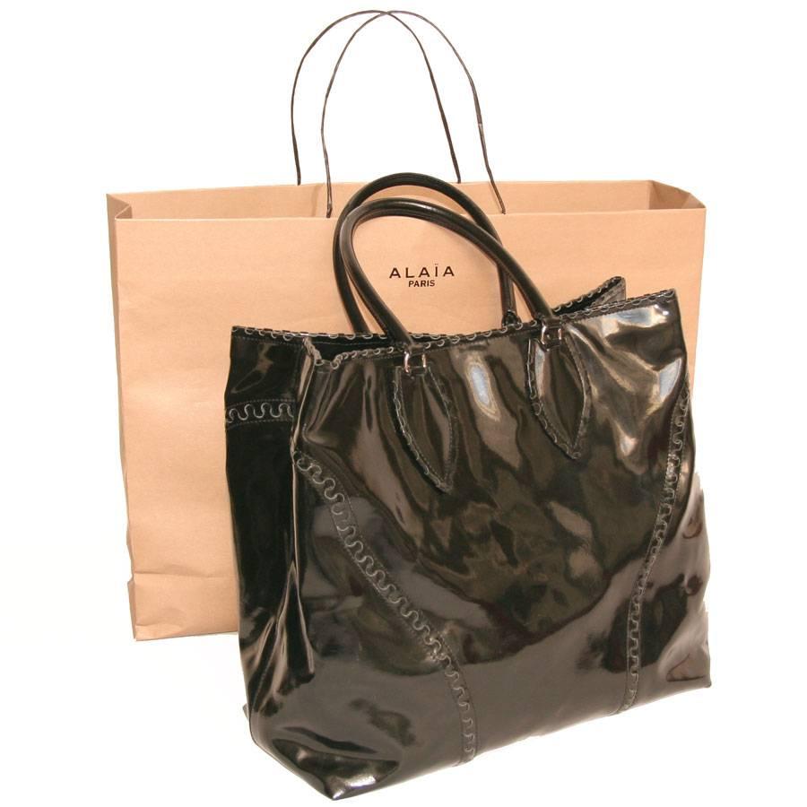 ALAÏA Large Tote Bag in Black Patent Leather 3